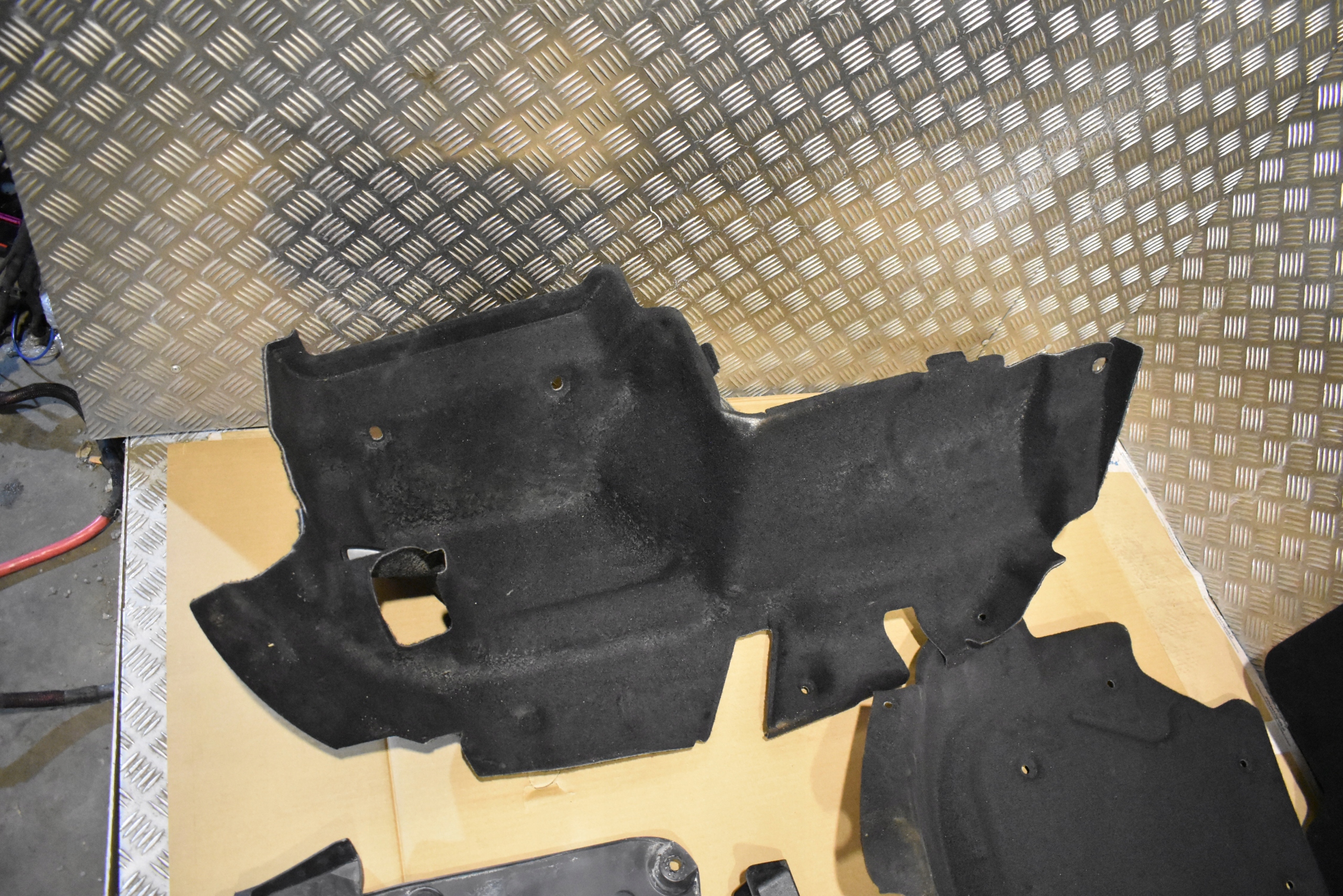 IDEALNE inner upholstery side boot MERCEDES SL R231 W231 1