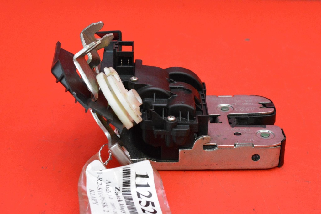 lock bonnet rear part boot 8K9827506 AUDI A4 B8 KOMBI 07-11