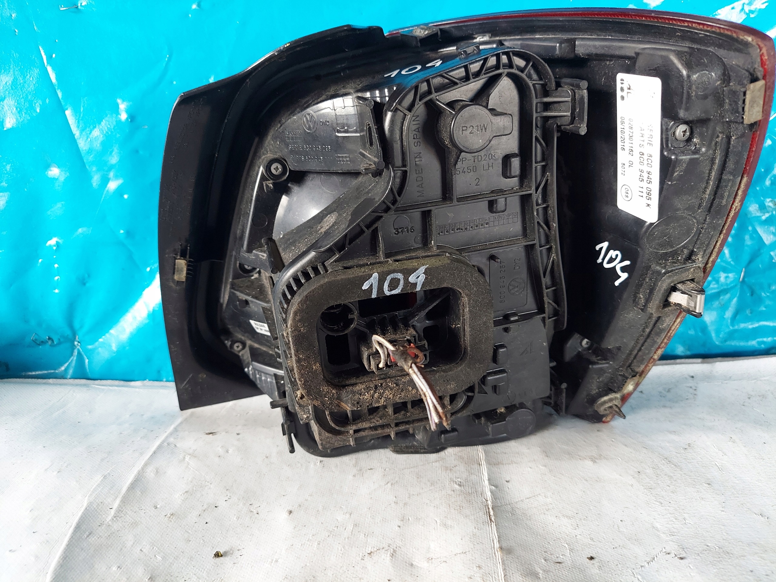 light VW POLO V 8C0945095K left rear part