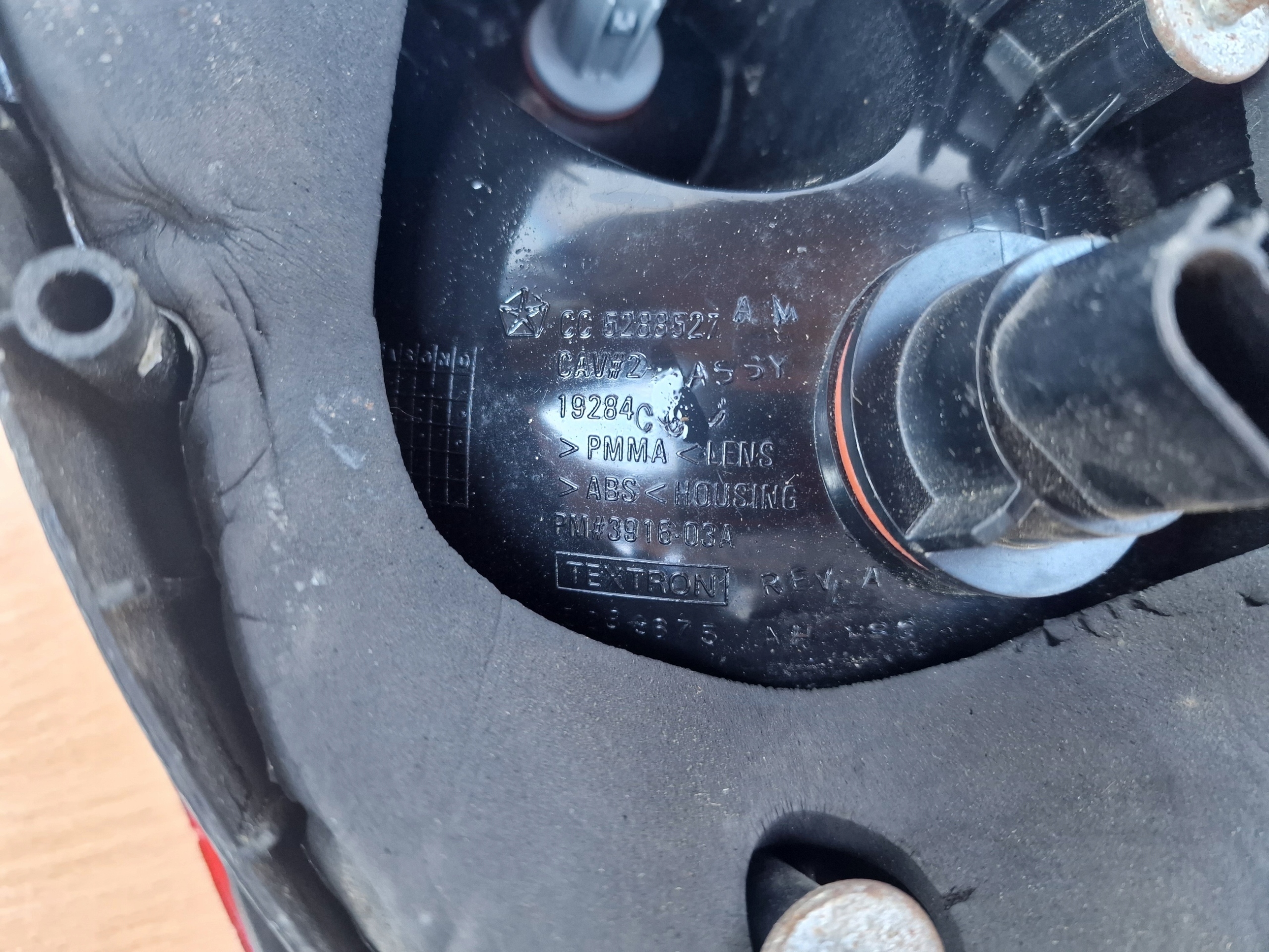 DODGE NEON left light rear part + OPRAWKA CC5288527