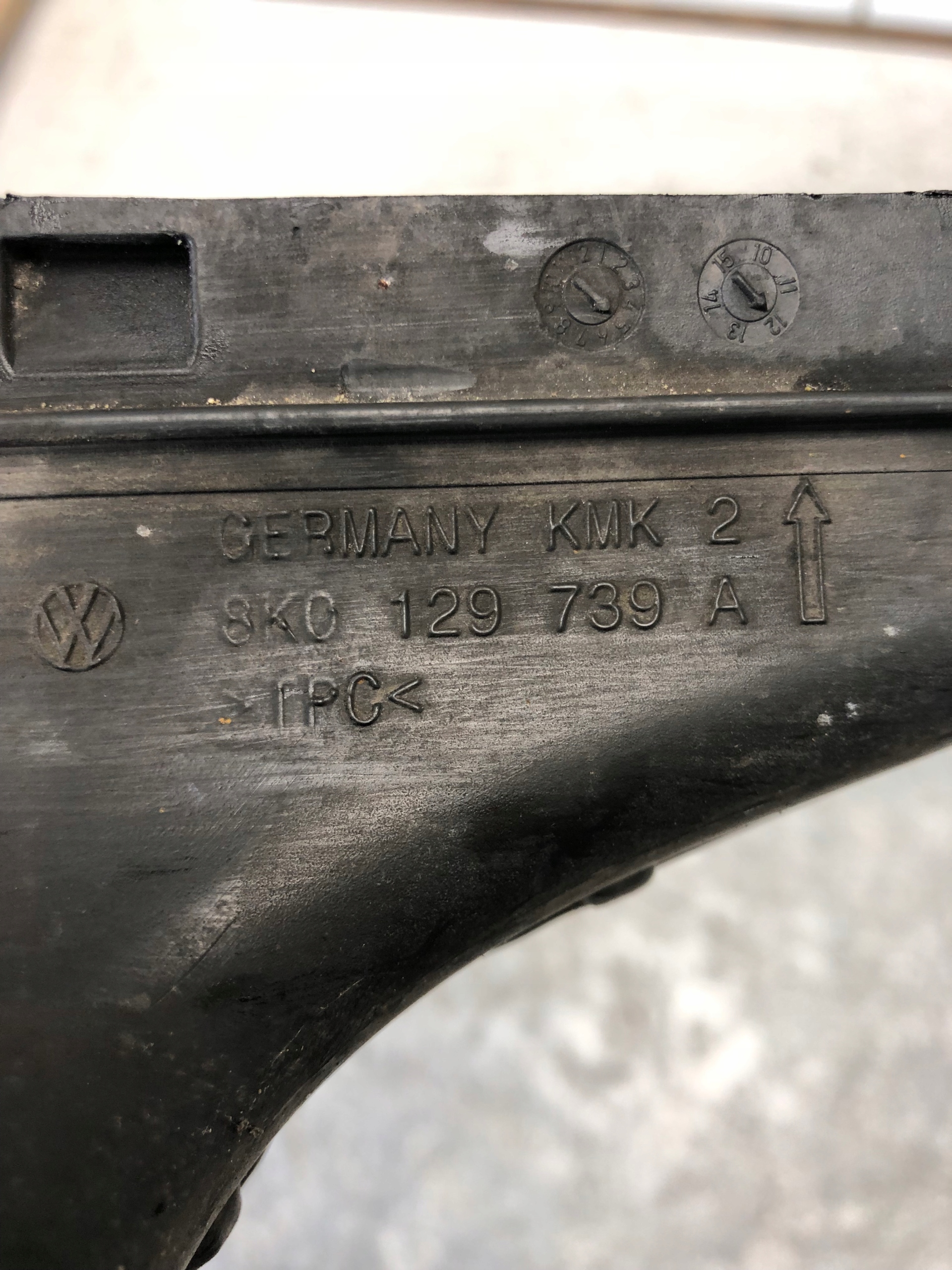 intake air hose AUDI A4 B8 8K0129739A