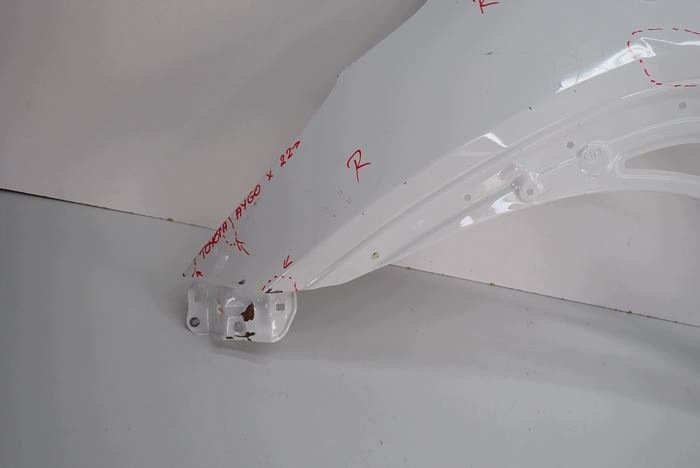 TOYOTA AYGO X 22- fender left front front
