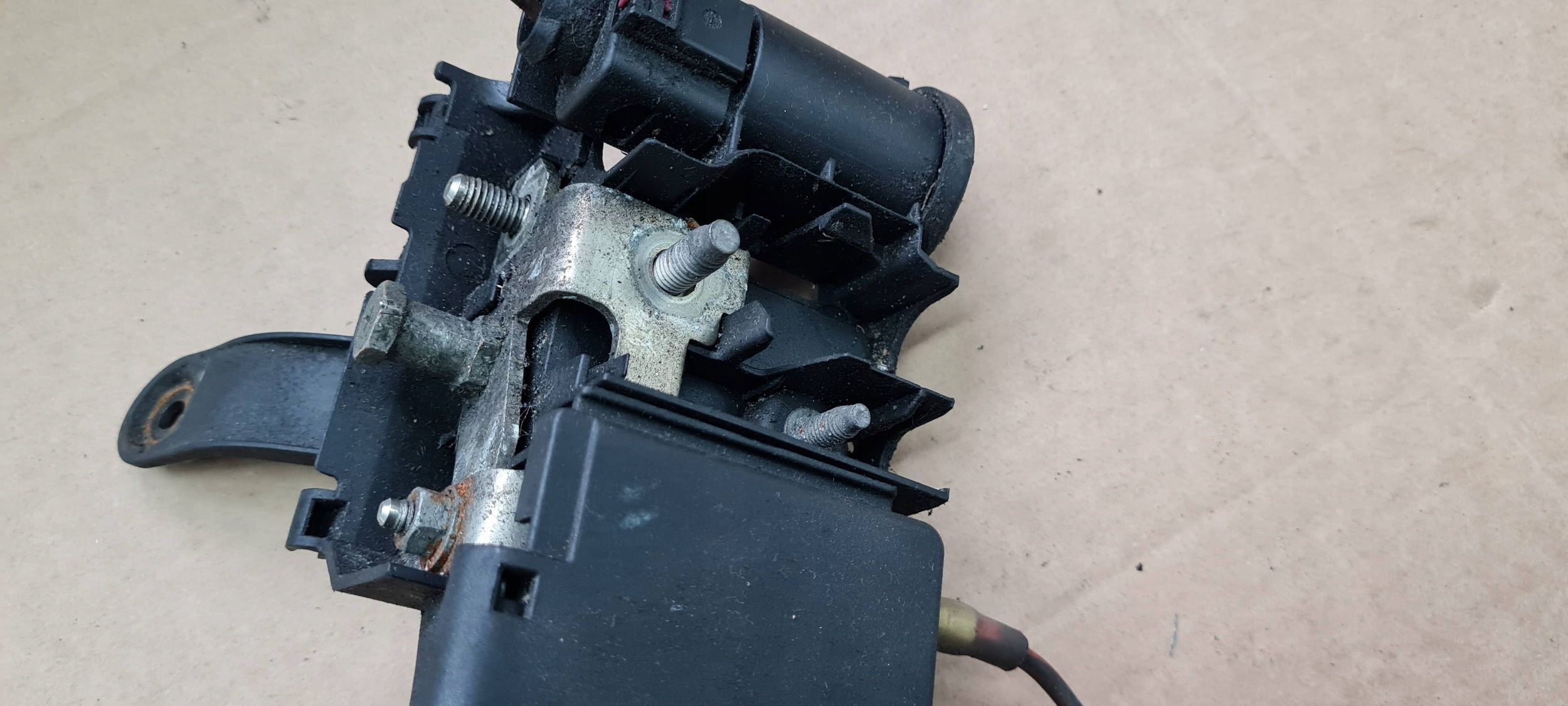 A4 B9 8W terminal plus ROZDZIELACZ PRADU 8W0941823 A5 8W