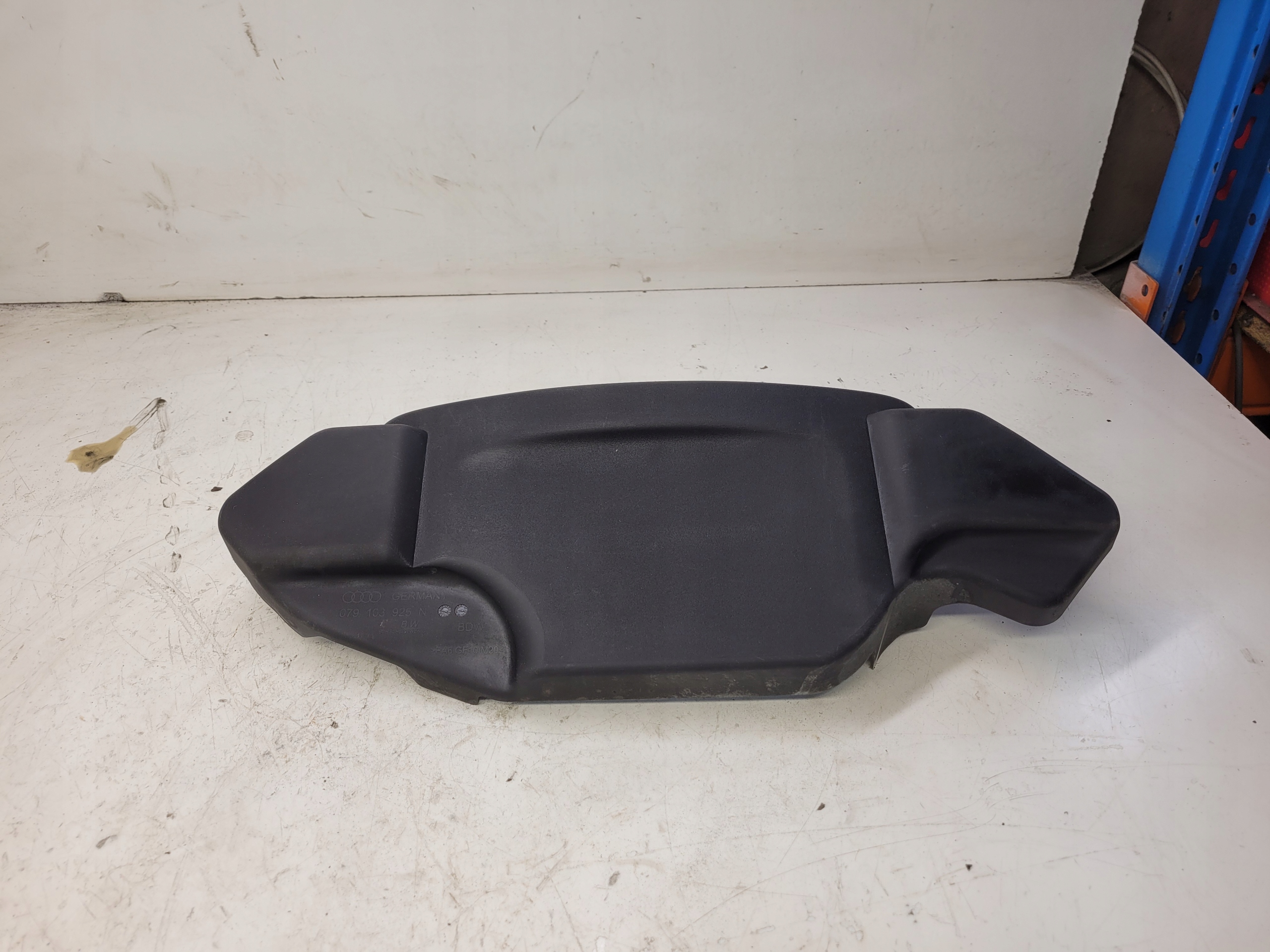 fedél motorfedél AUDI A8 D4 079103925N 4.2