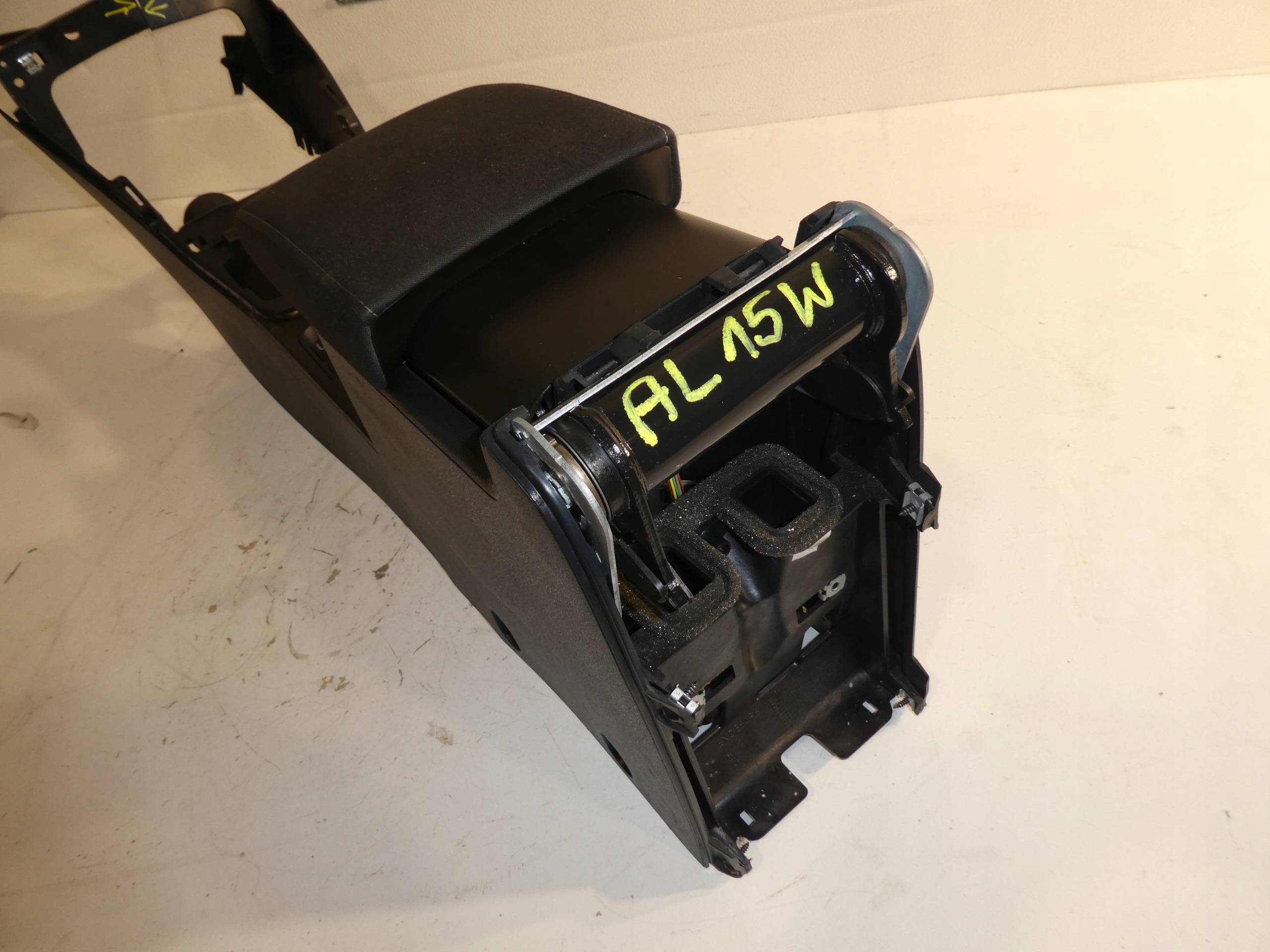 TUNEL armrest VW TIGUAN plus 5N0864251B