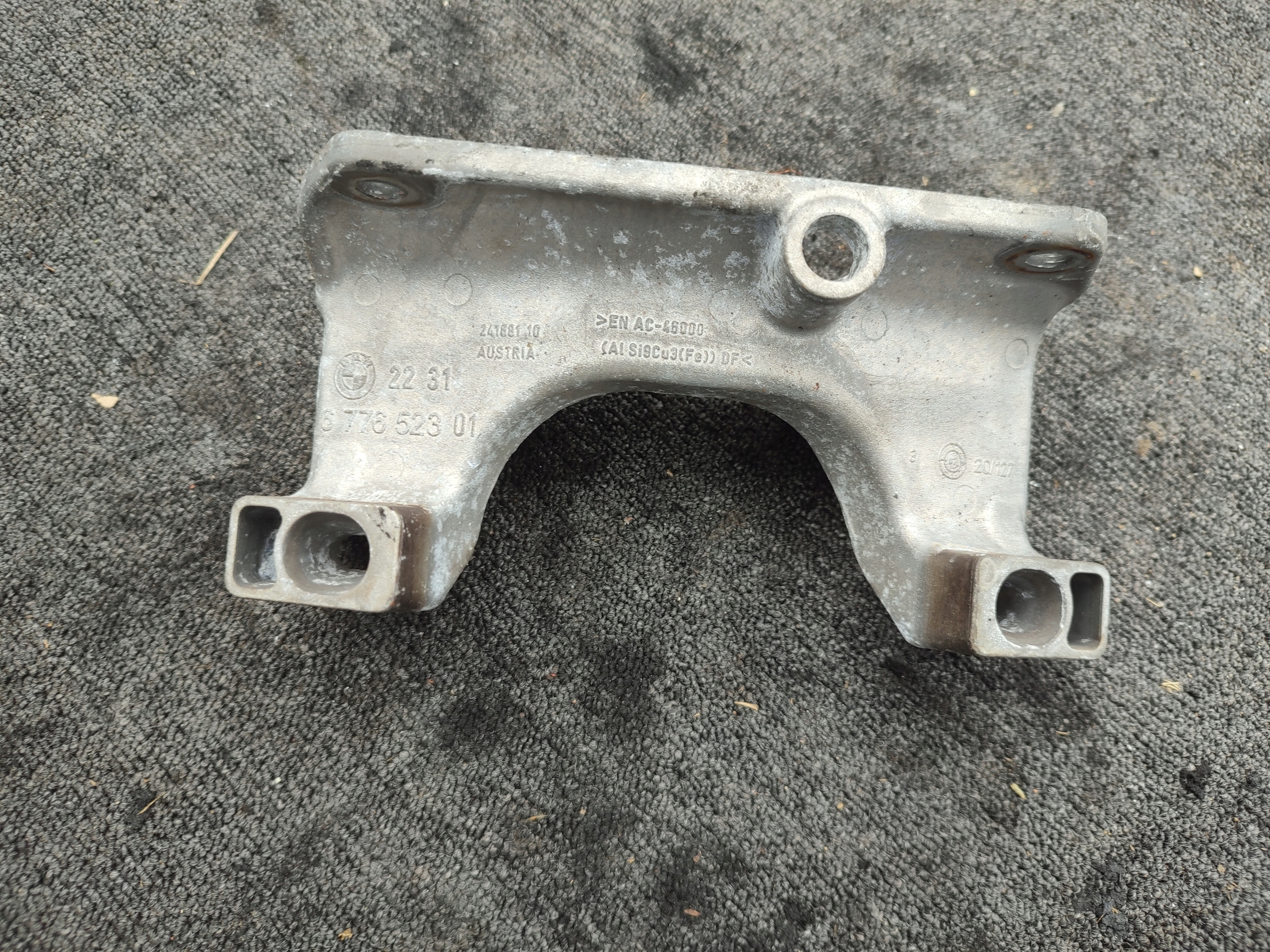 Stütze Halter Getriebe getriebe BMW E60 E61 E63 E64 6776523
