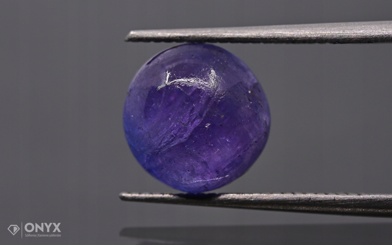 Tanzanit kabošon kulatý fi 8,2 mm