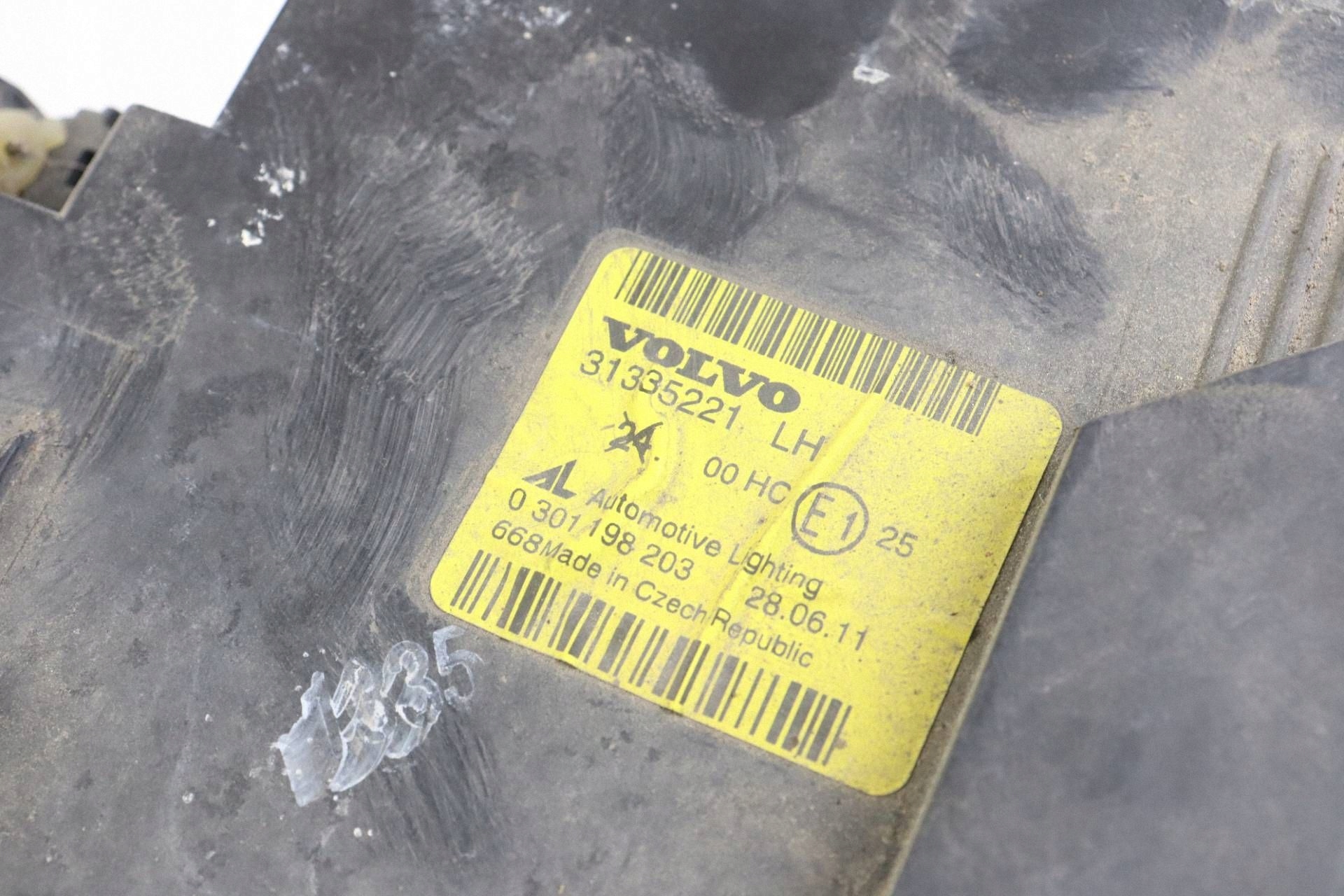 VOLVO V50 and light front left front 31335221 0301198203 EUROPA