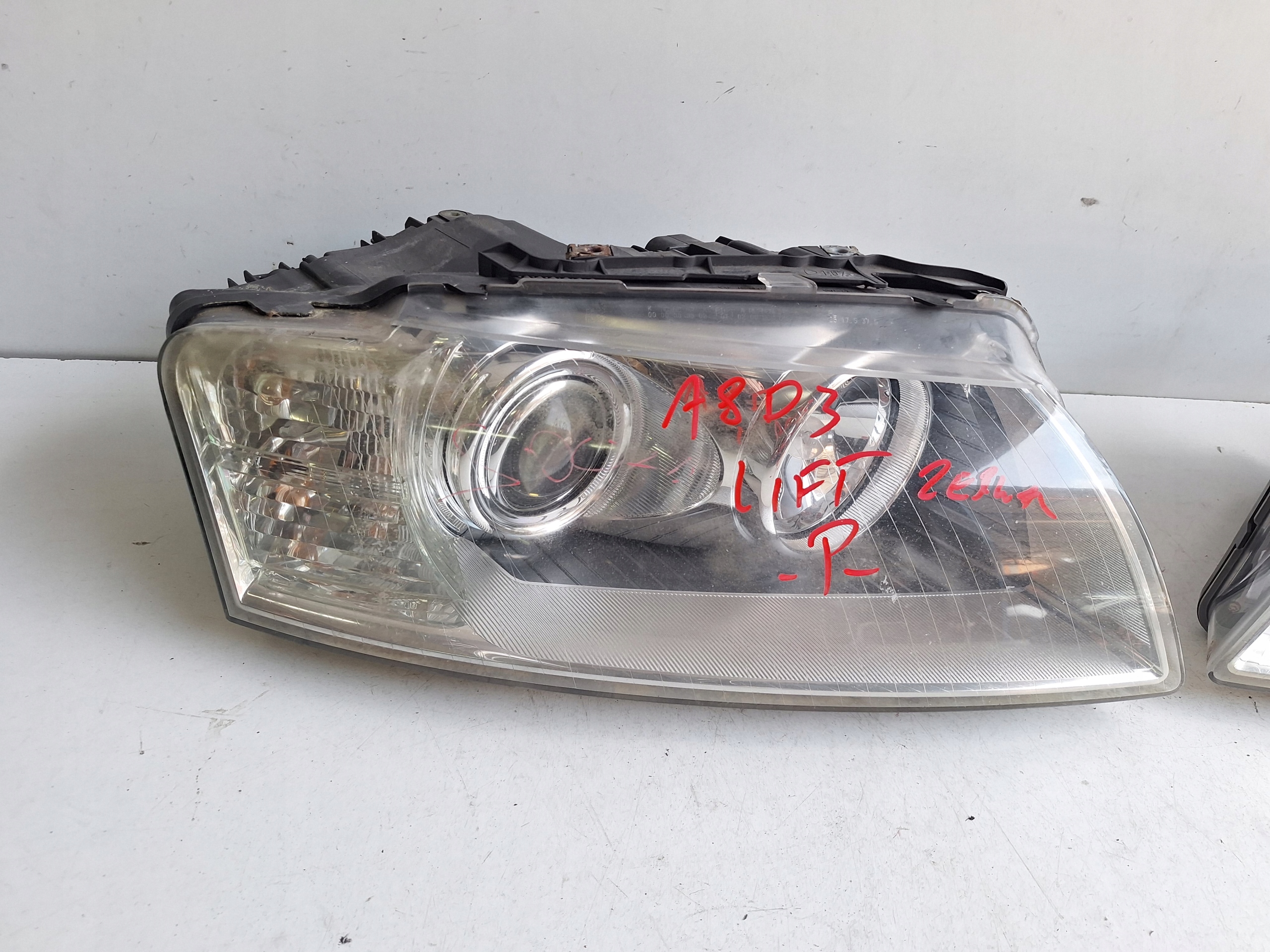 AUDI A8 D3 4E0 LIFT 05-09 light left XENON UK