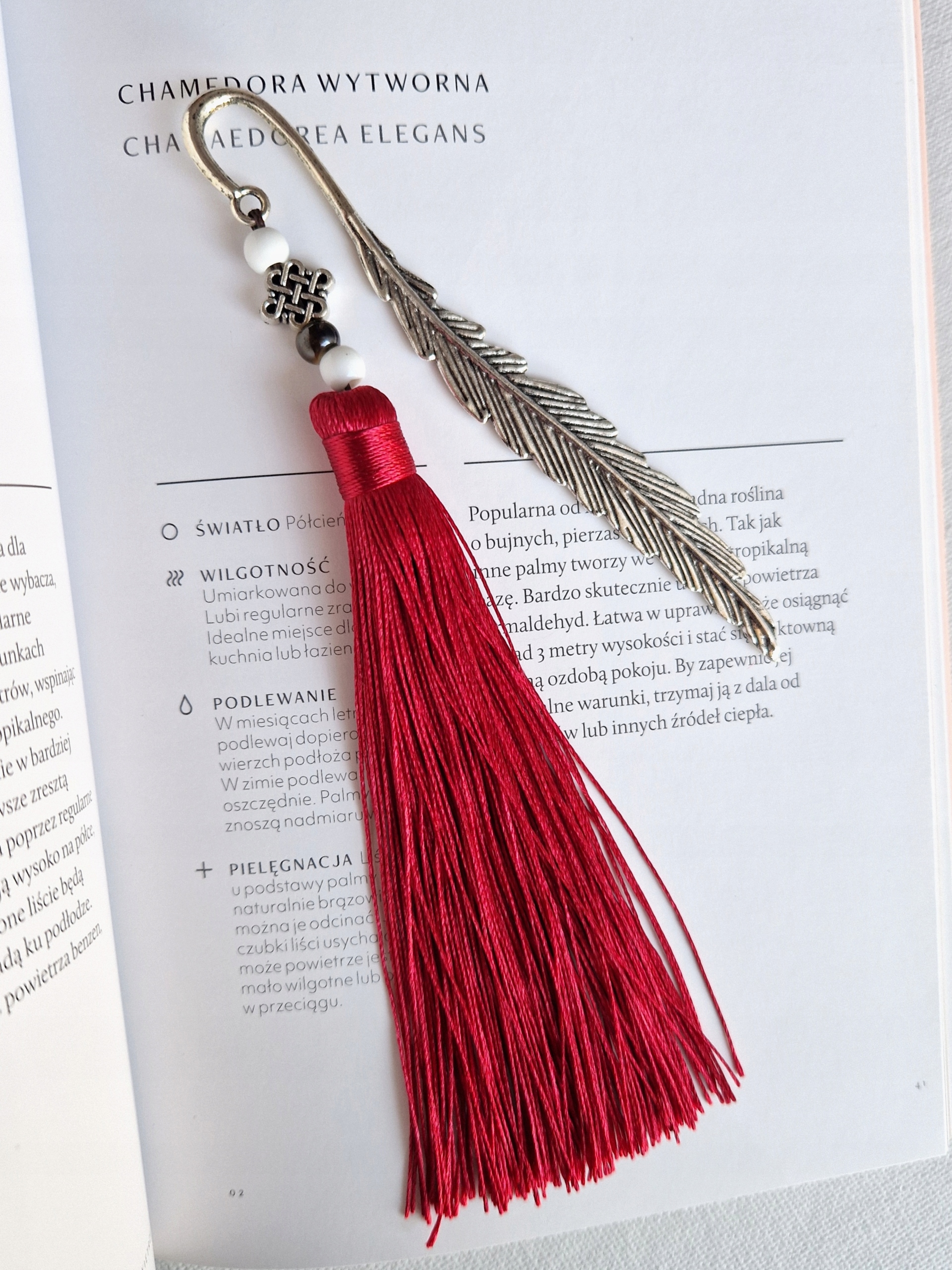 ZAKŁADKA DO KSIĄŻKI PIÓRKO Z FRĘDZLEM NA PREZENT Marka Inna