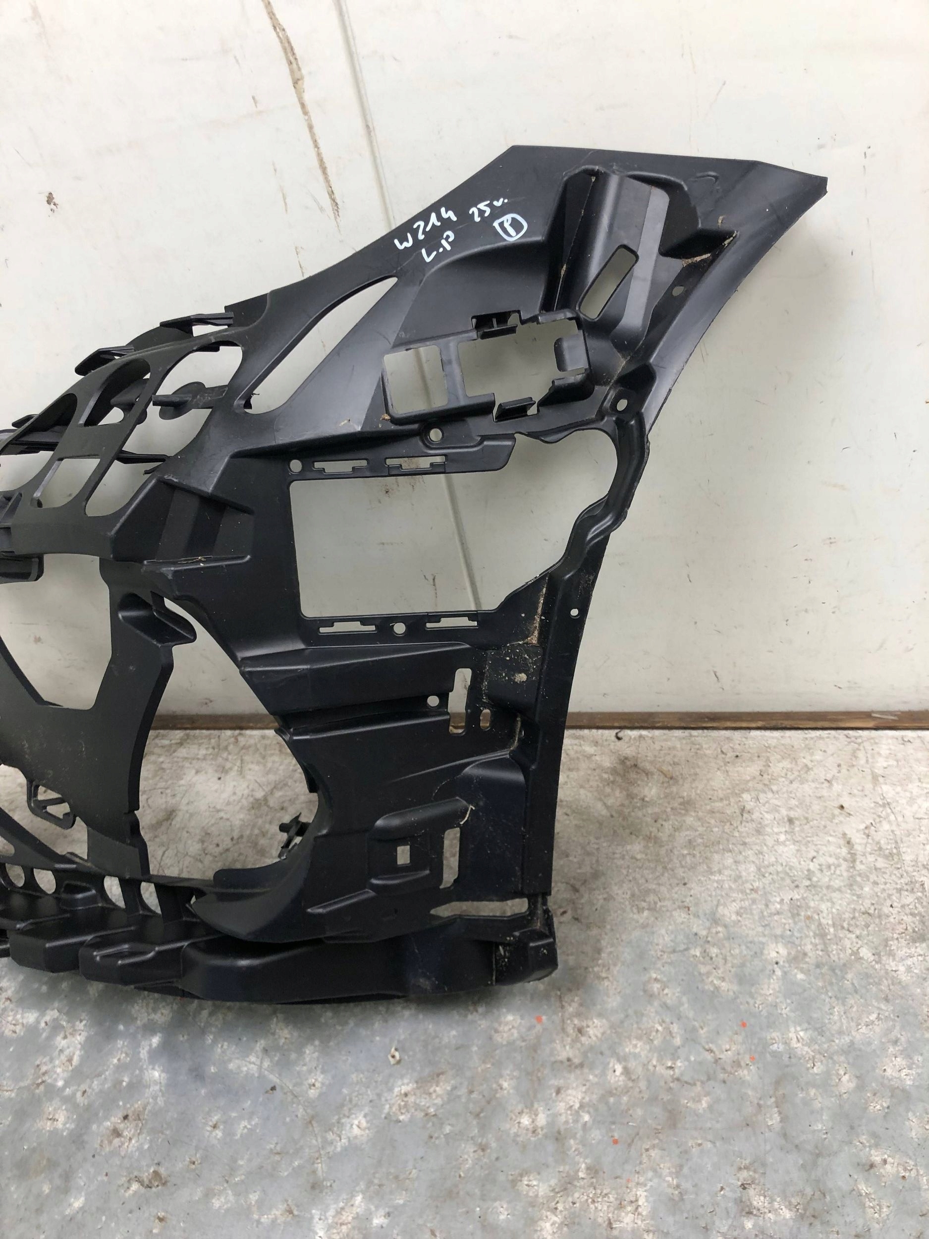 bumper bracket left front MERCEDES W214 A2148858200