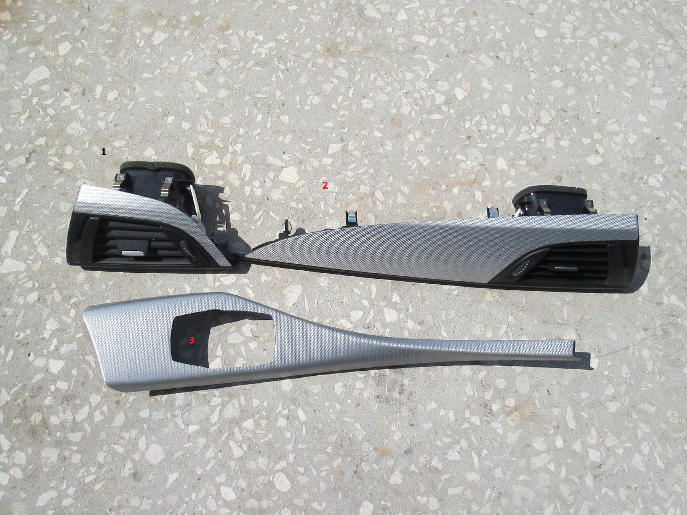 9205355 - BMW F20 F21 вентиляційна решітка водія ліва МПАКЕТ