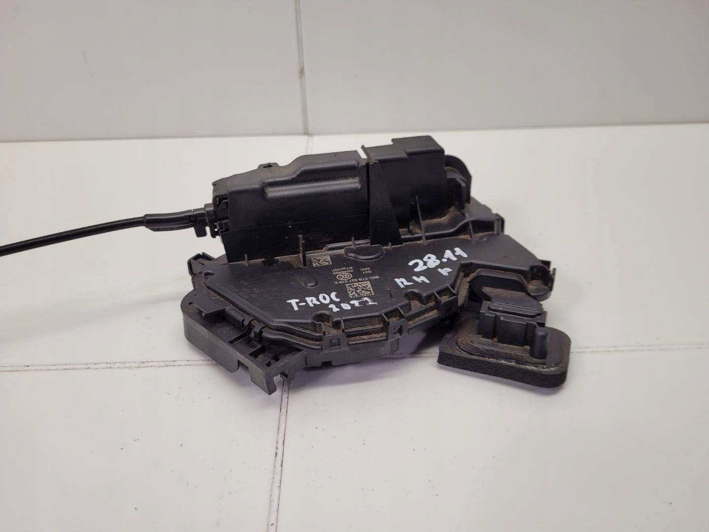 lock door front right side Volkswagen T-Roc 2019 5TB837016C