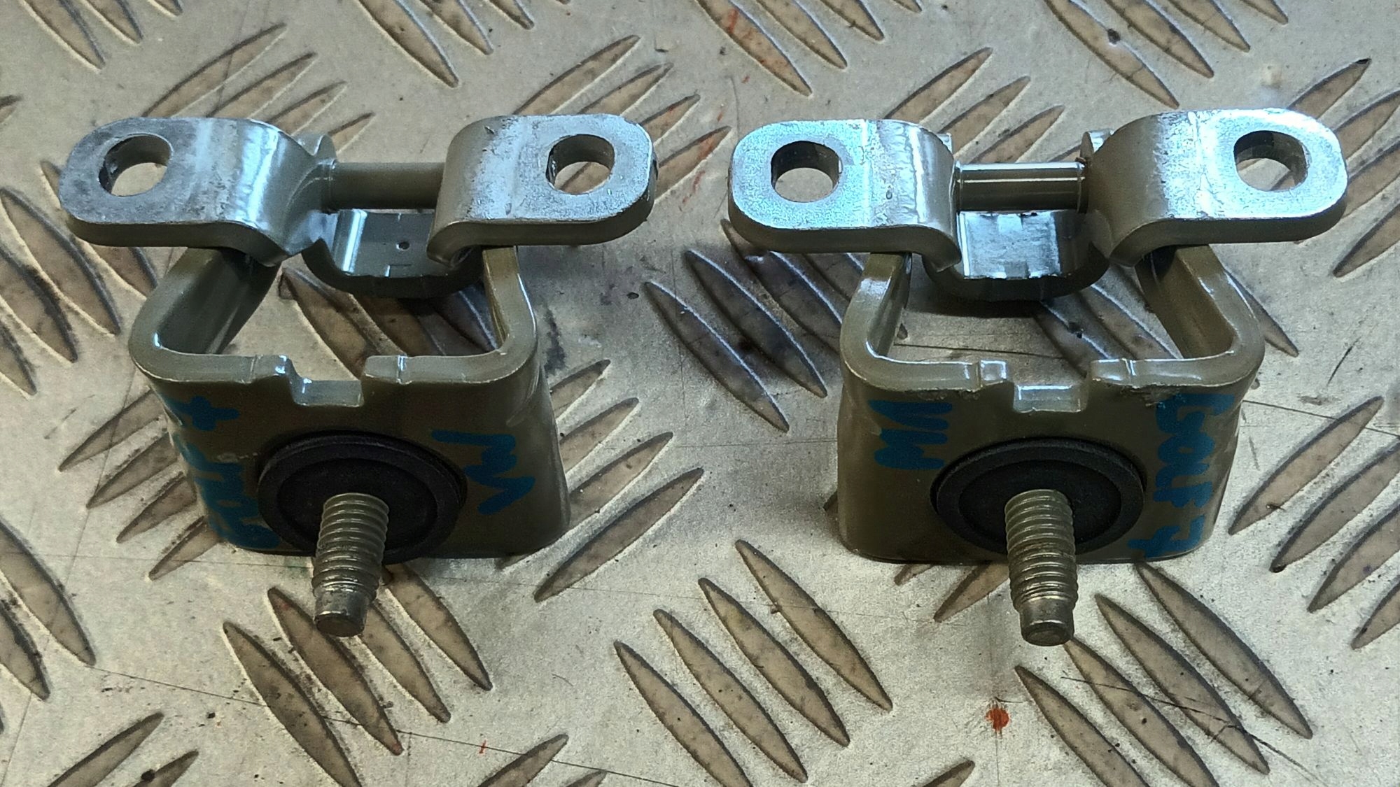 Scharnier heckklappe VW SKODA SEAT 5G6827301C
