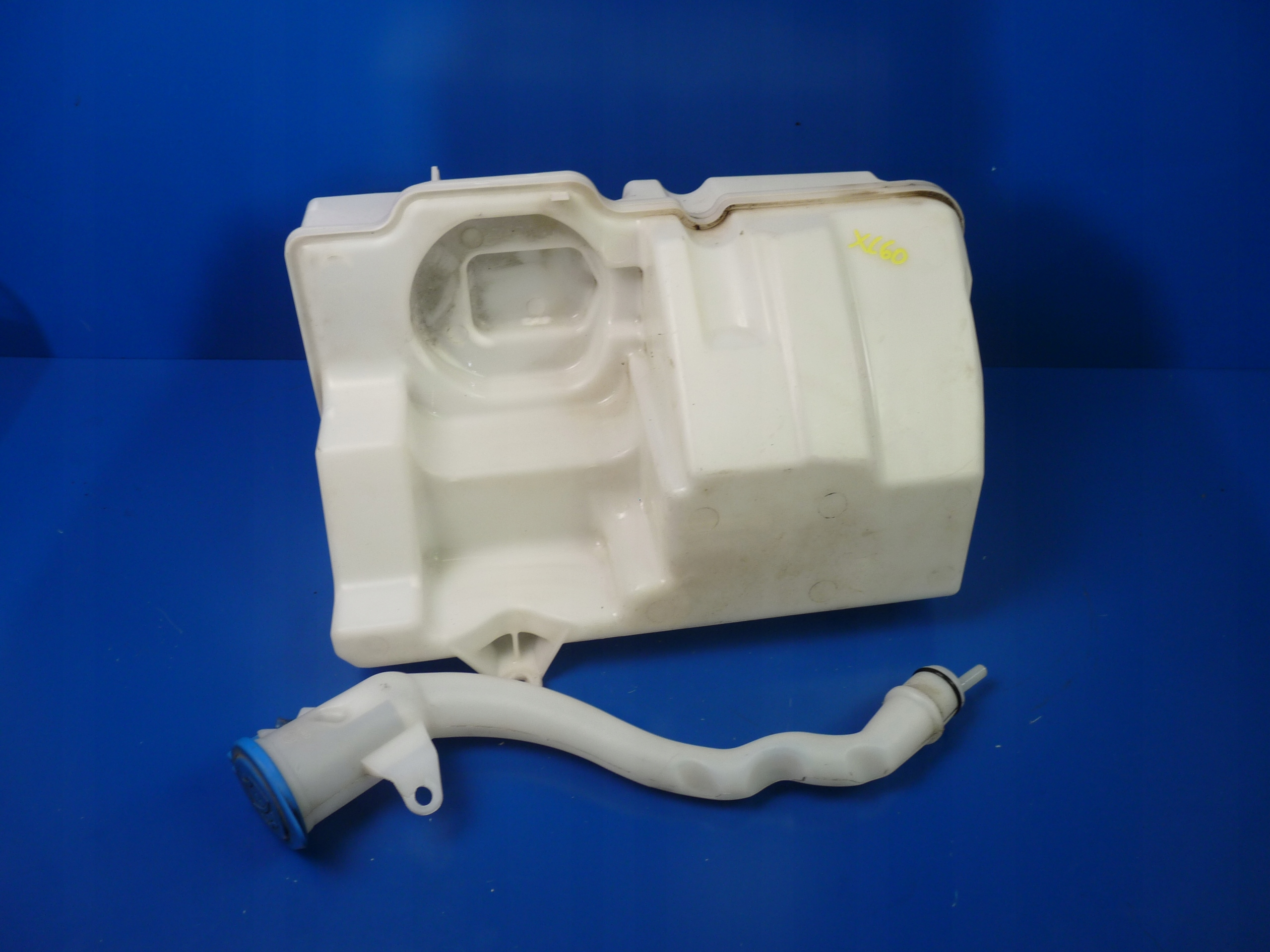 VOLVO XC60 e serbatoio LIQUIDO LAVAFARI