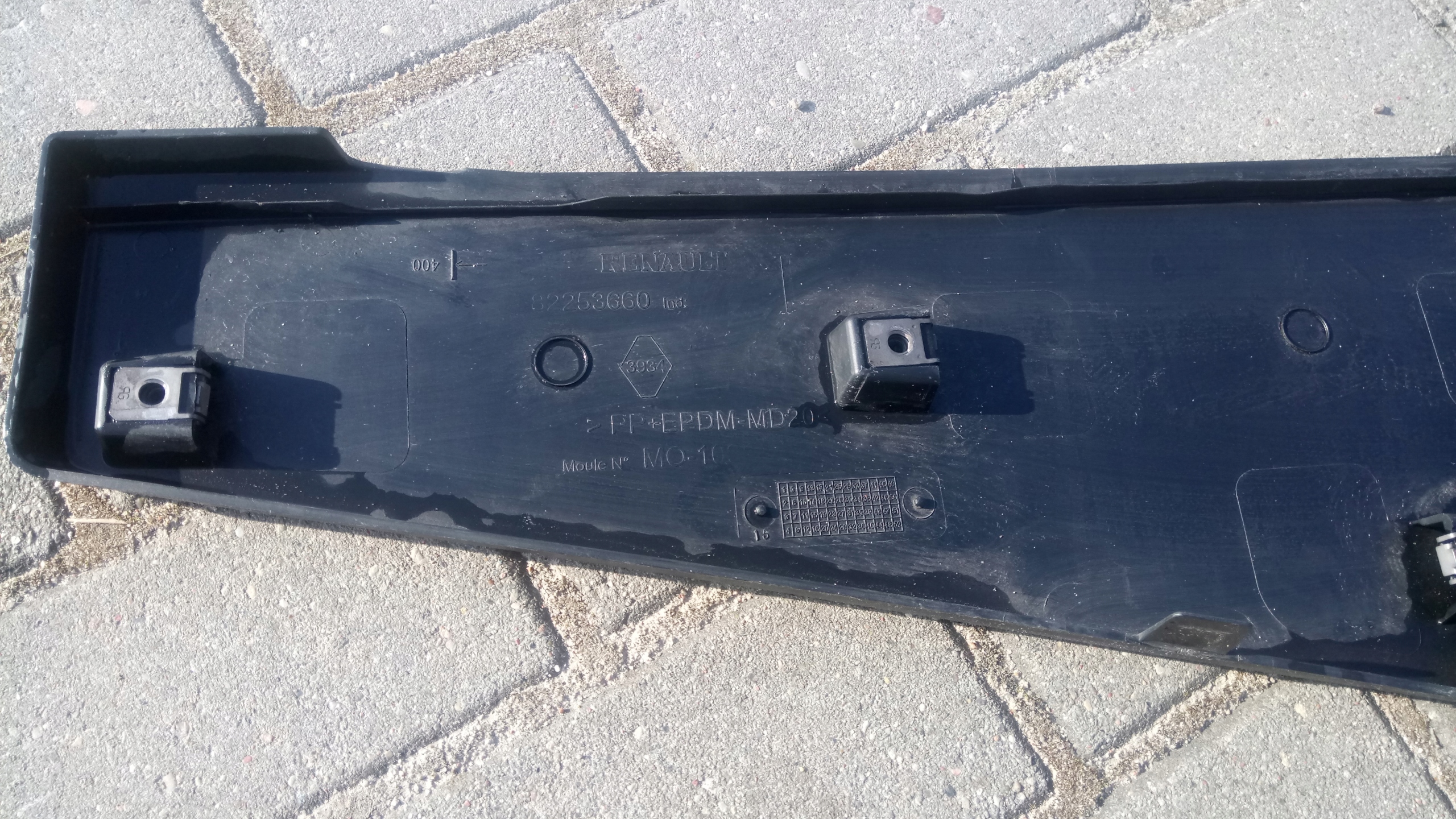 RENAULT GAMA T - osłona stopnia Jakość części (zgodnie z GVO) O - oryginał z logo producenta pojazdu (OE)