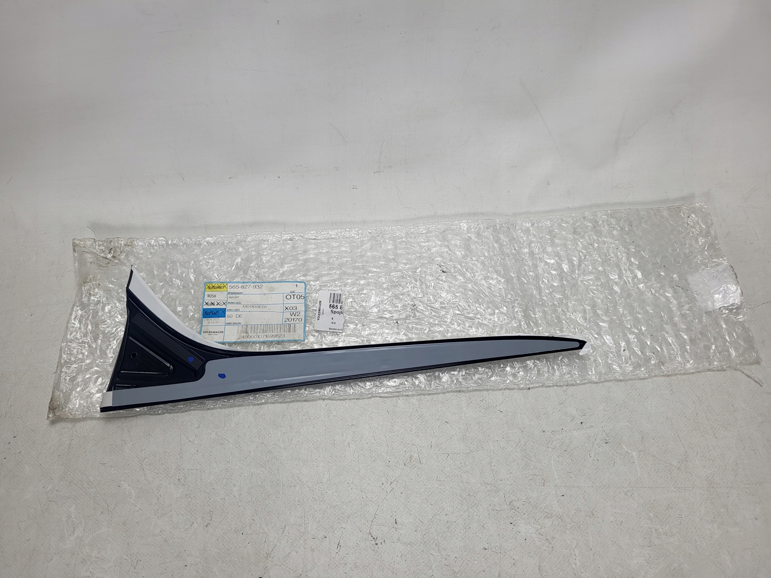 SKODA KODIAQ 565 listwa klapy tył tylny prawy Strona zabudowy tył