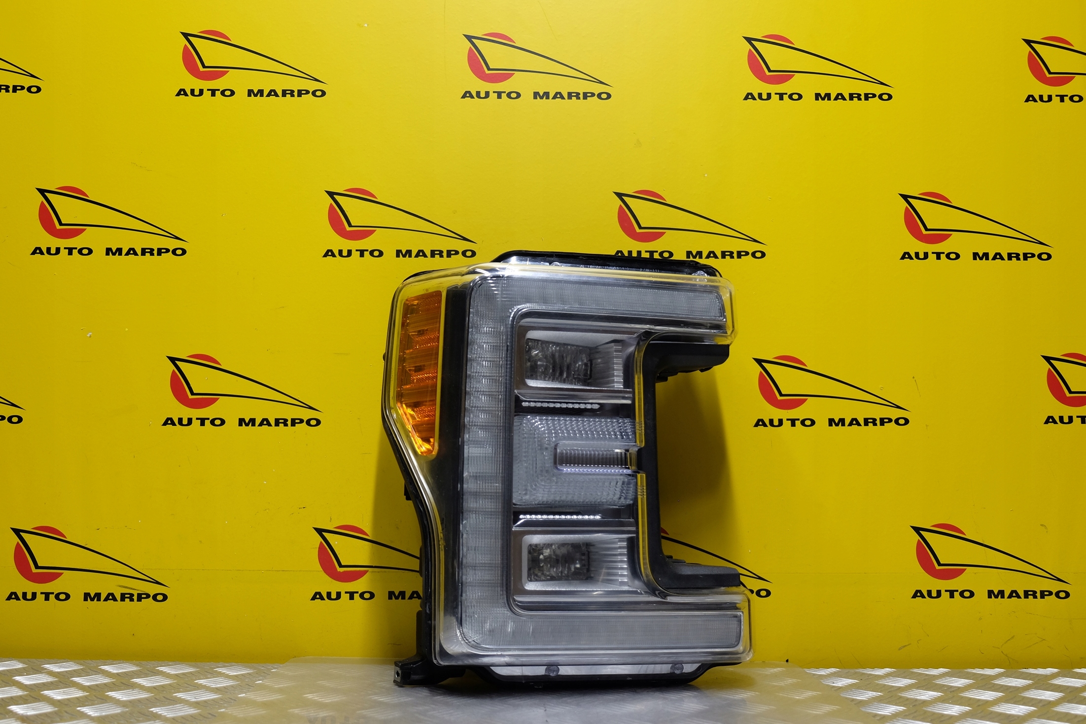 FORD F F250 2017-2019 REFLEKTOR LAMPA LED R USA Strona zabudowy prawa