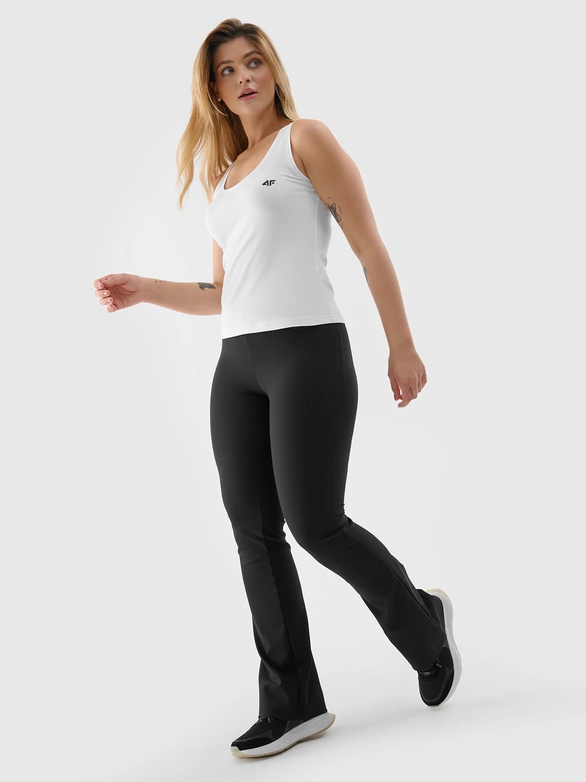 4F TOP DAMSKI KOSZULKA BEZ RĘKAWÓW TSLEF041 BIAŁA S Kolekcja 4F