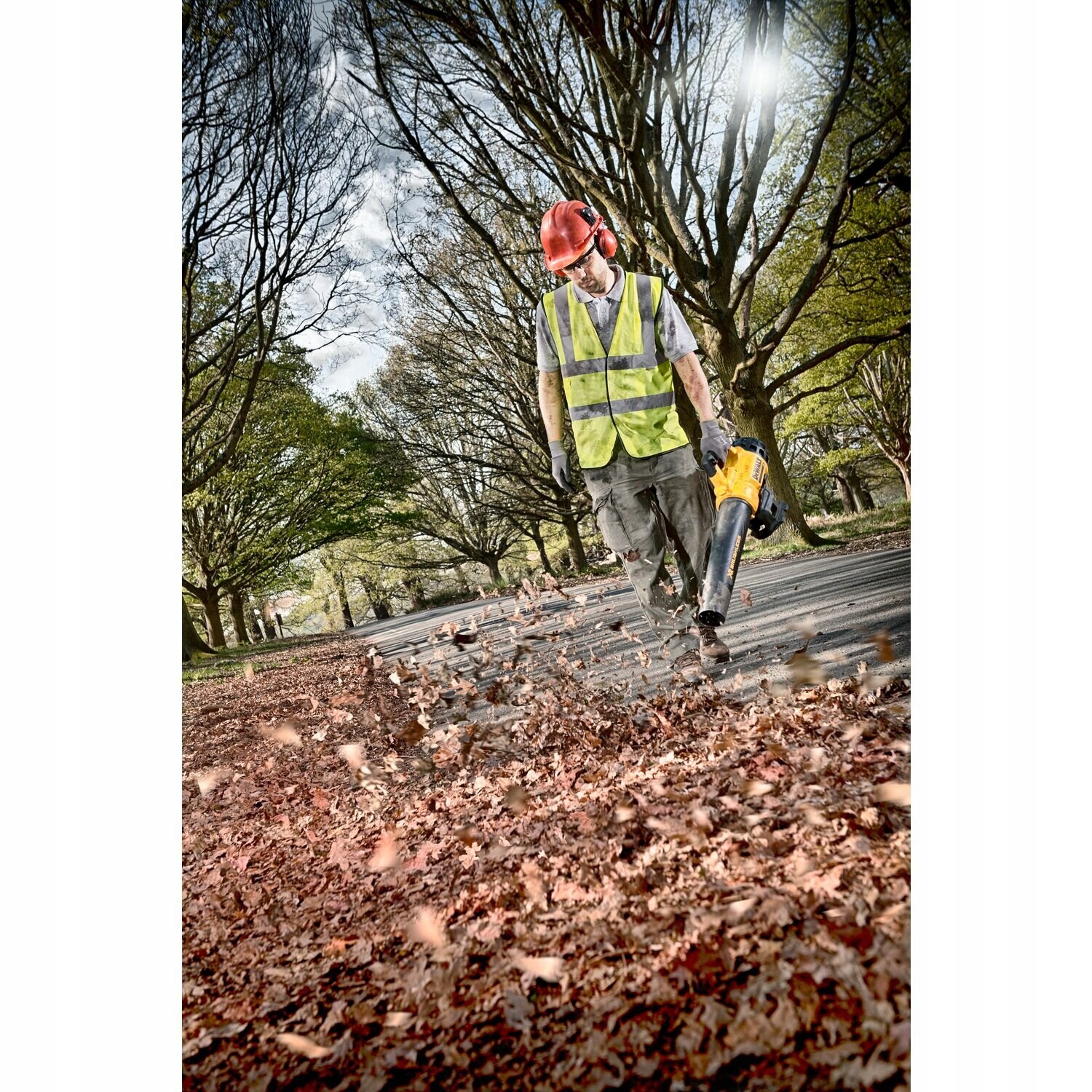 DEWALT Dmuchawa akumulatorowa 18V DCM562PB Prędkość przepływu powietrza 245 km/h