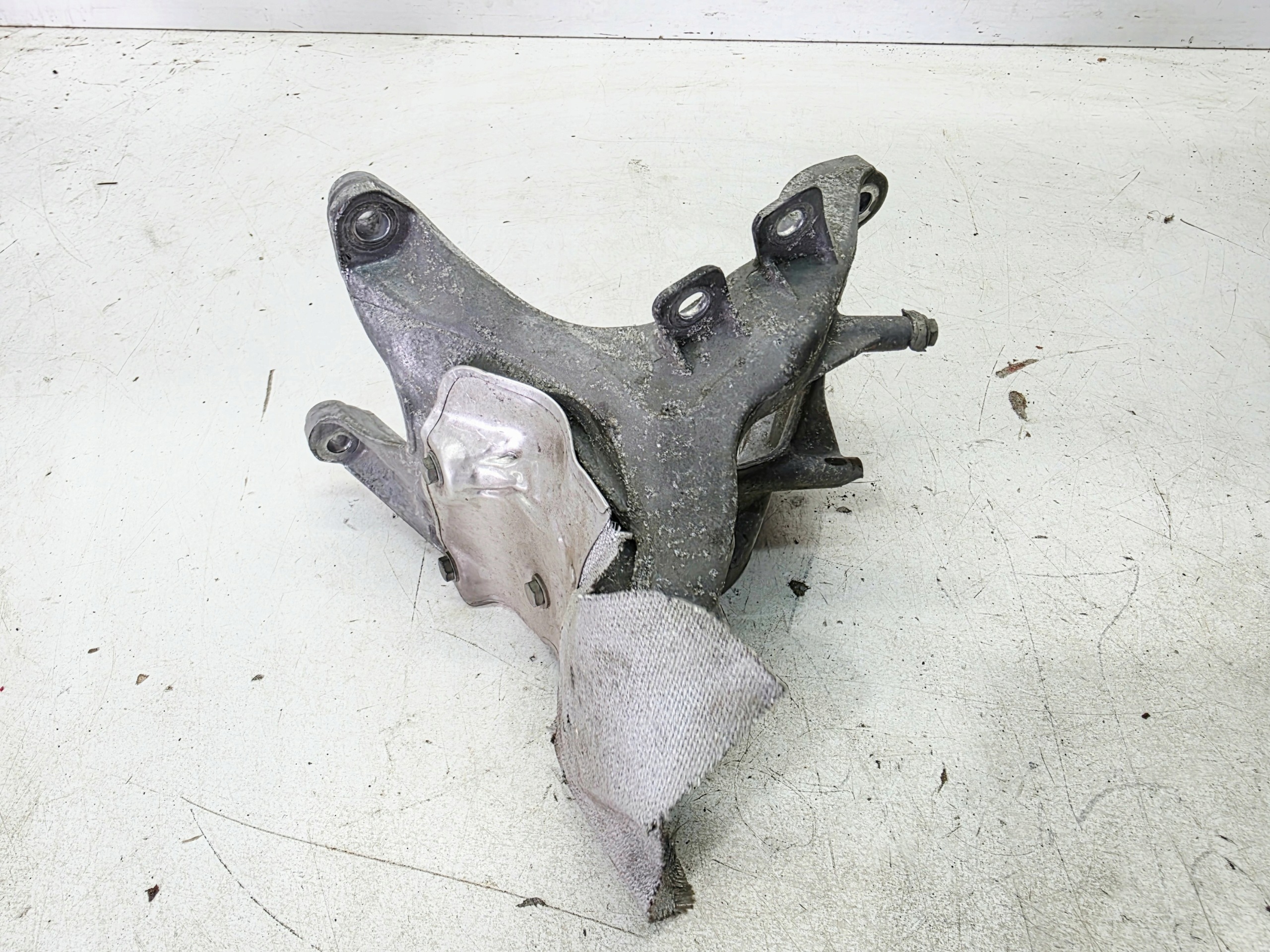 holder engine mount right AUDI A4 B9 A5 8W 2.0 TFSI 4M0199308BL
