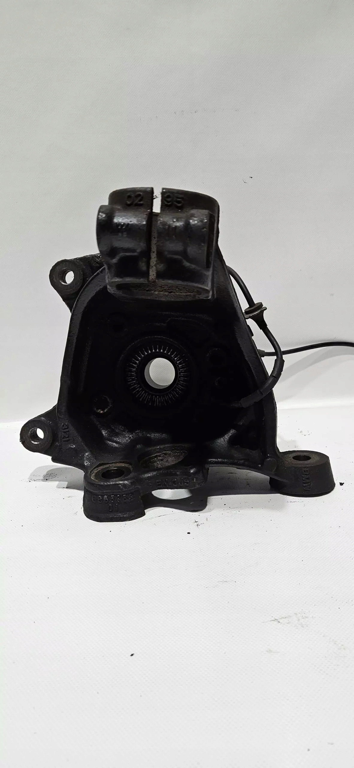 otoč čepu levý předek BMW X4 F26 14-18 3.0D