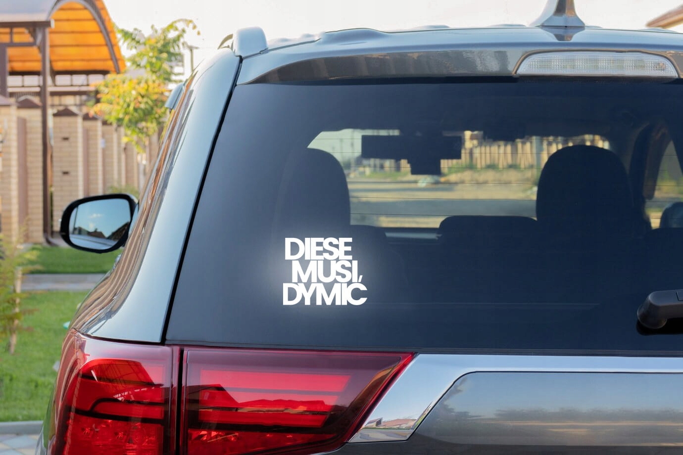 DIESE MUSI DYMIĆ - Naklejka na samochód na auto - Producent Inny