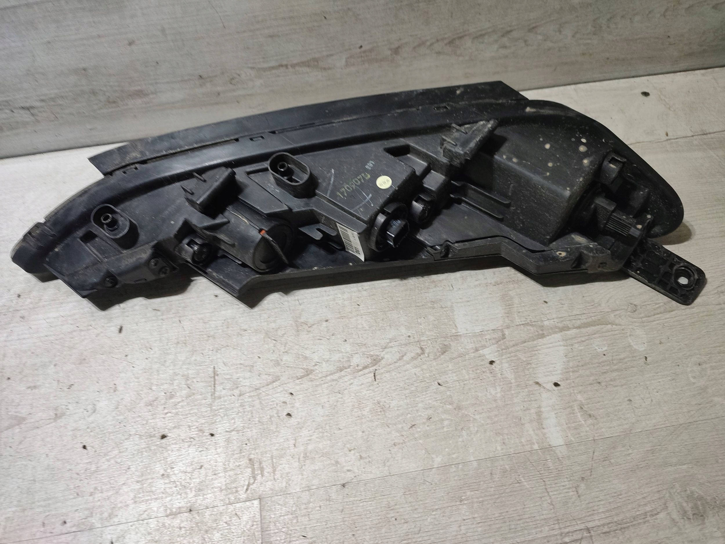 Reflektor front side left Hyundai Kona and 92207J9000