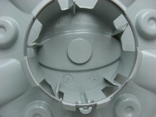 Dekiel Kołpak Alufelgi FORD Focus ORYGINAŁ 1064118 Liczba sztuk 1 szt.