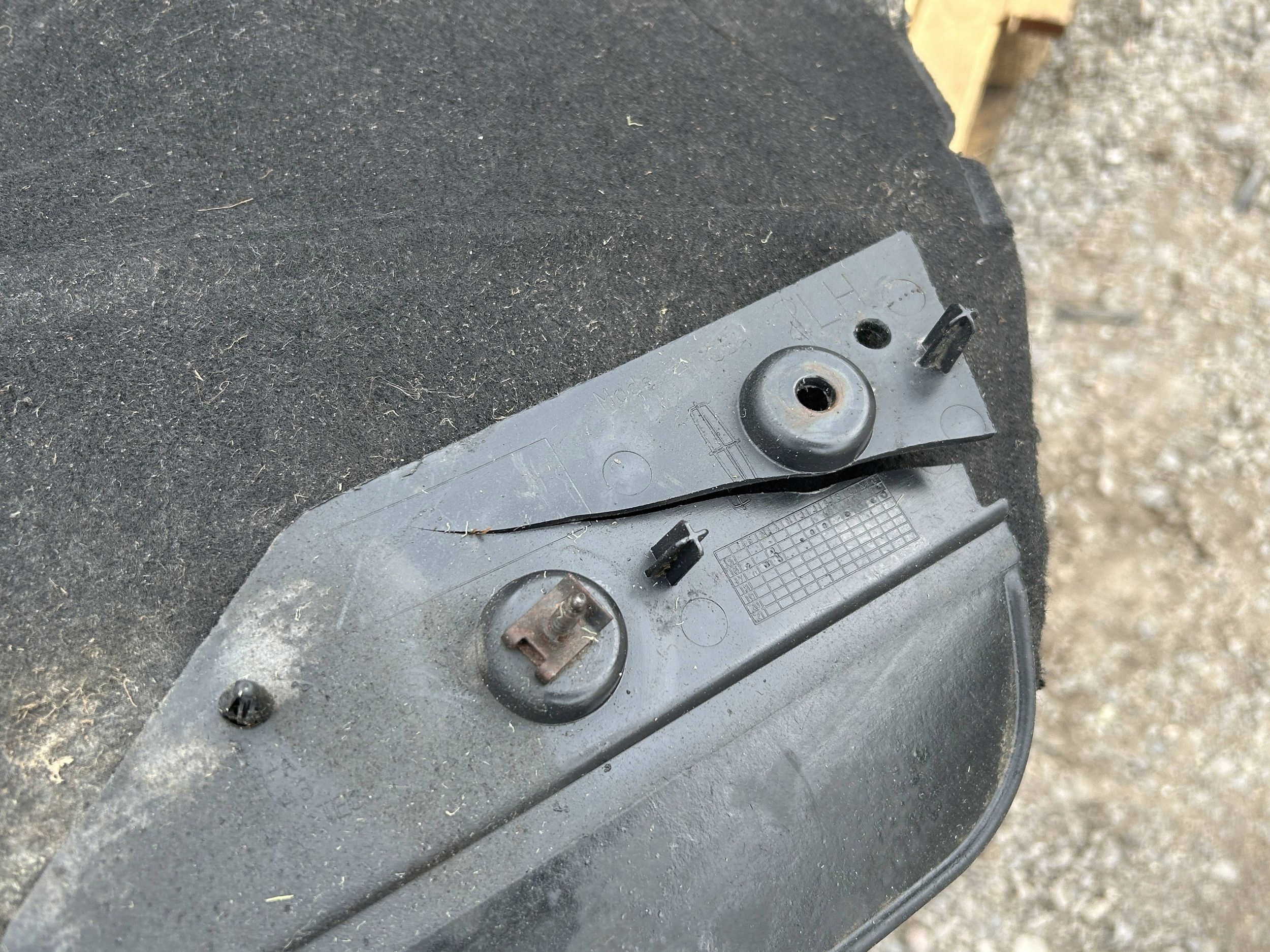 mudguard rear part rear. left Lincoln Continental 2017r