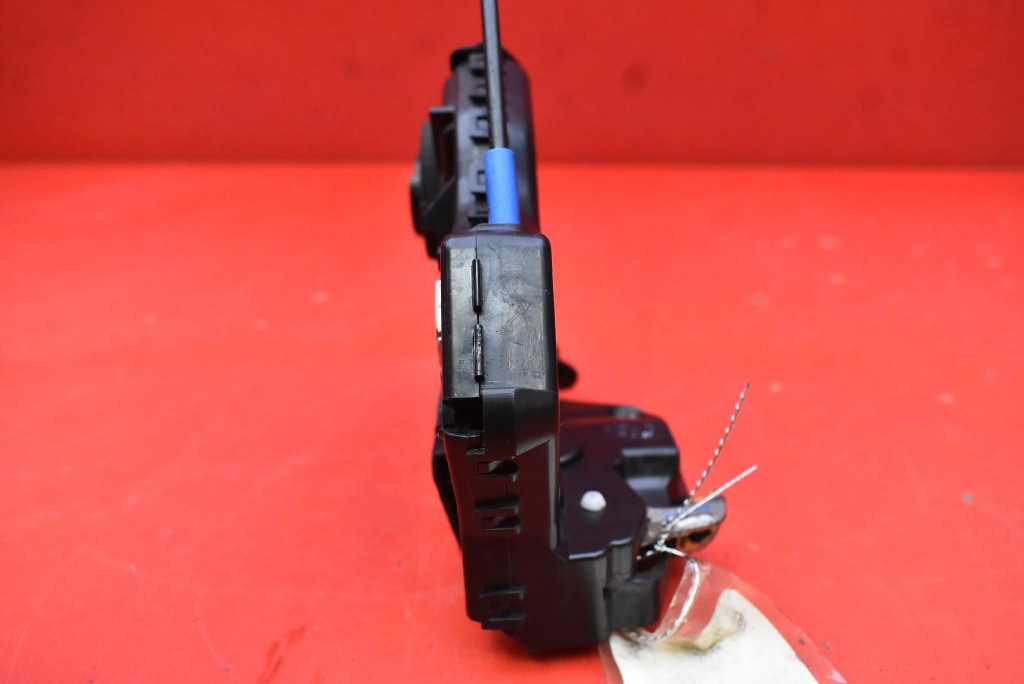 lock door left front front TOYOTA COROLLA VERSO 2 II LIFT 07-09
