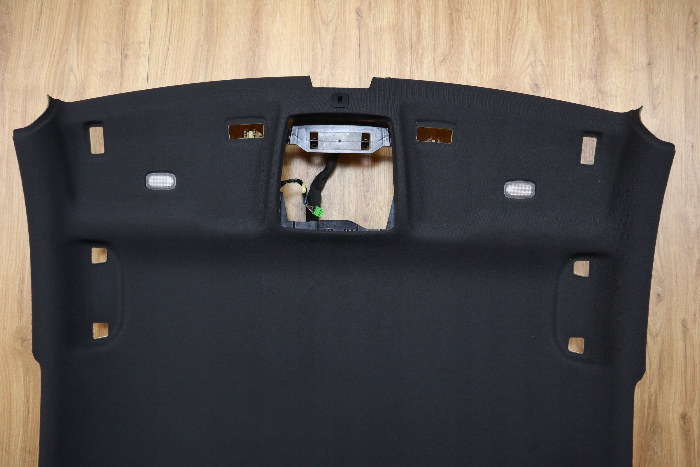 MERCEDES B-KLASA W246 PODSUFITKA CZARNA AMG Producent części Mercedes-Benz OE