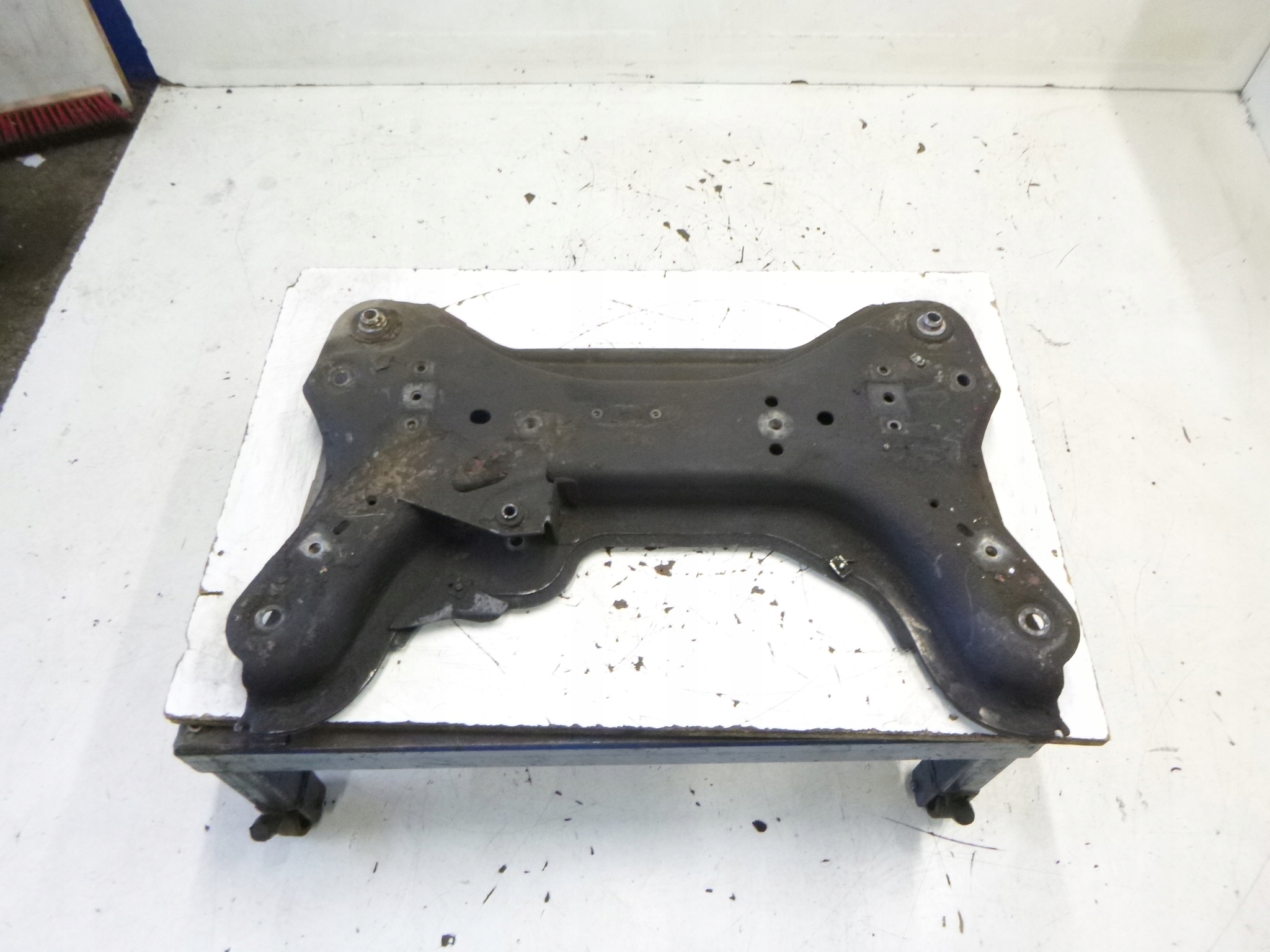 axle beam Opel Vivaro 2.0 CDTI 2006r.