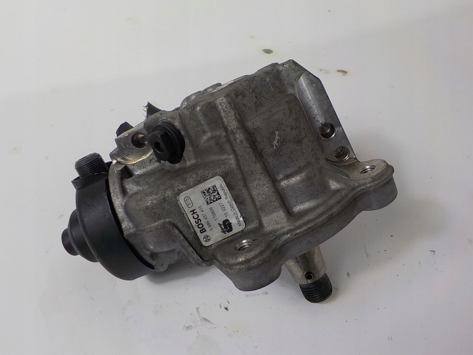 AUDI A4 B8 2.0 TDI Einspritzpumpe BOSCH 0986437410