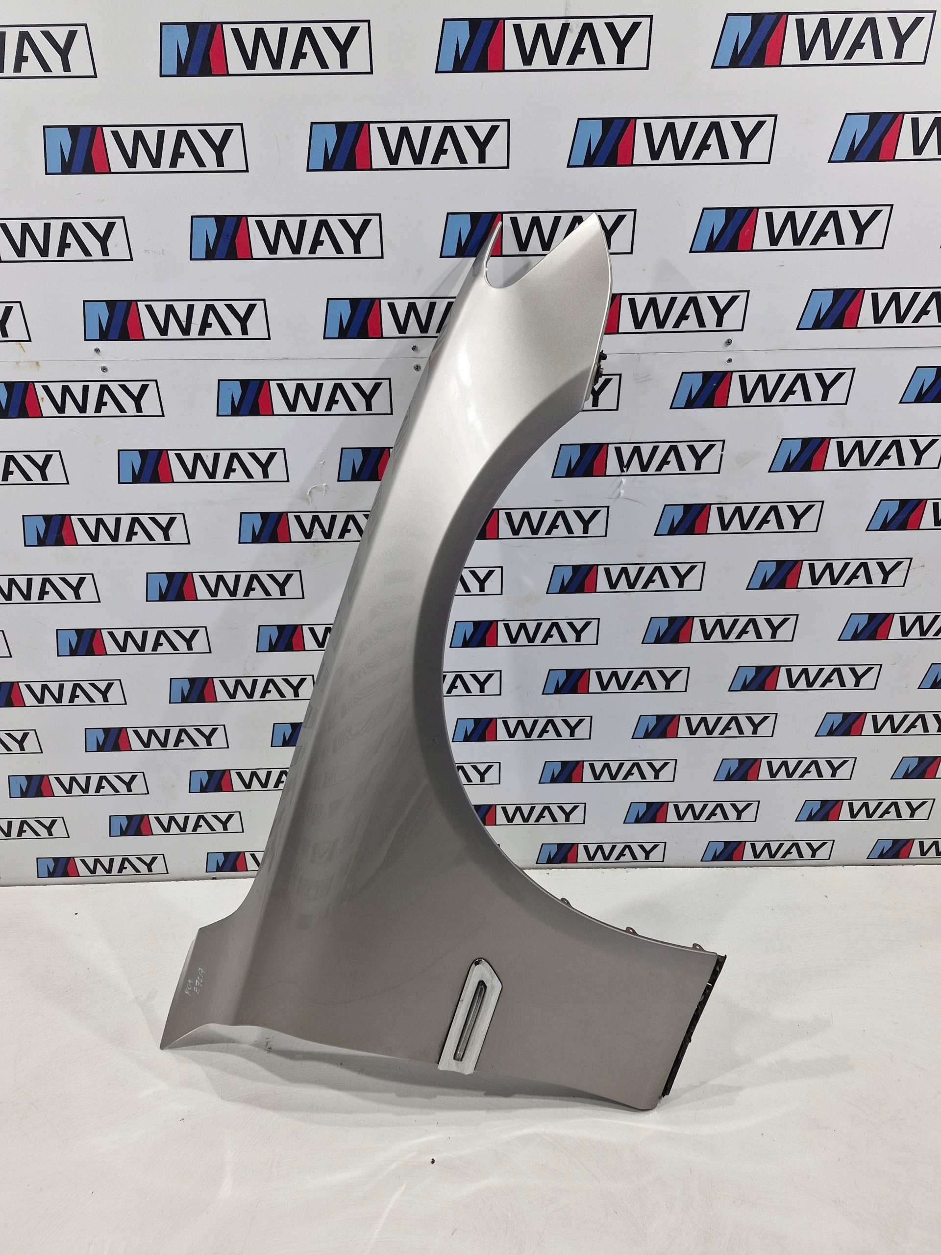 BMW 7 F01 fender right front A72/7 KASCHMIRSILBER