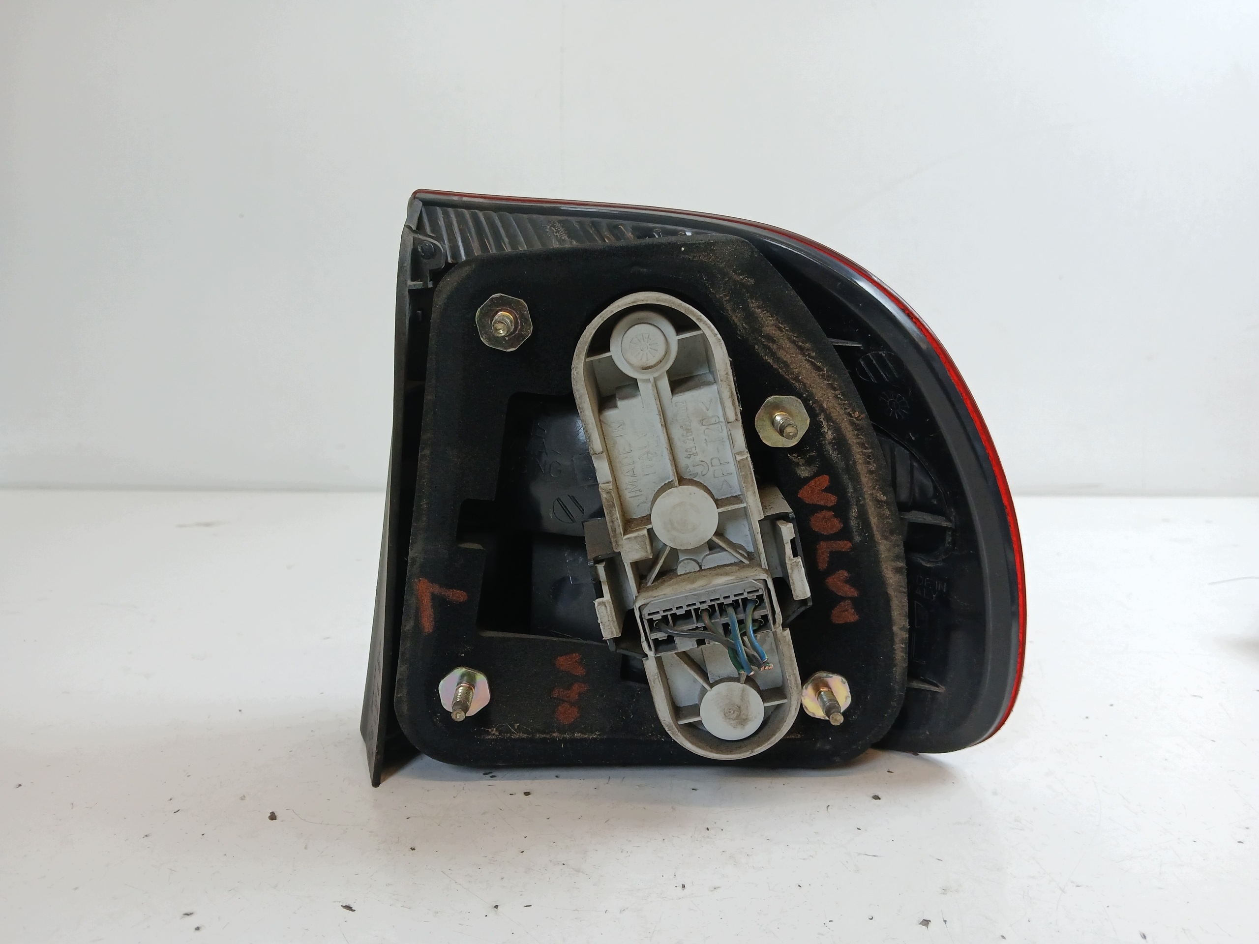 VOLVO V40 and light left rear part