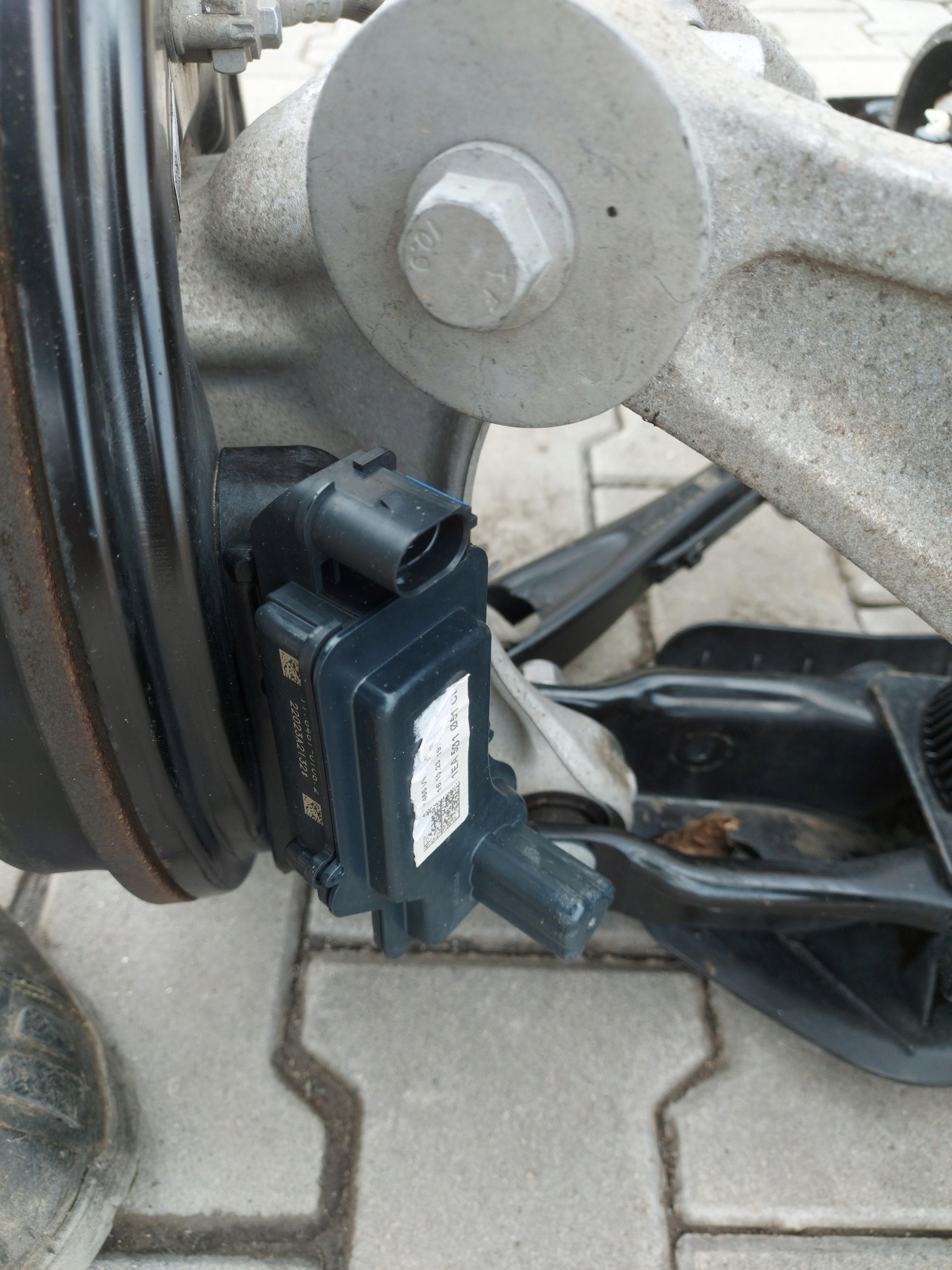 Audi Q4 40 E-TRON sususpension left rear part rear. left side