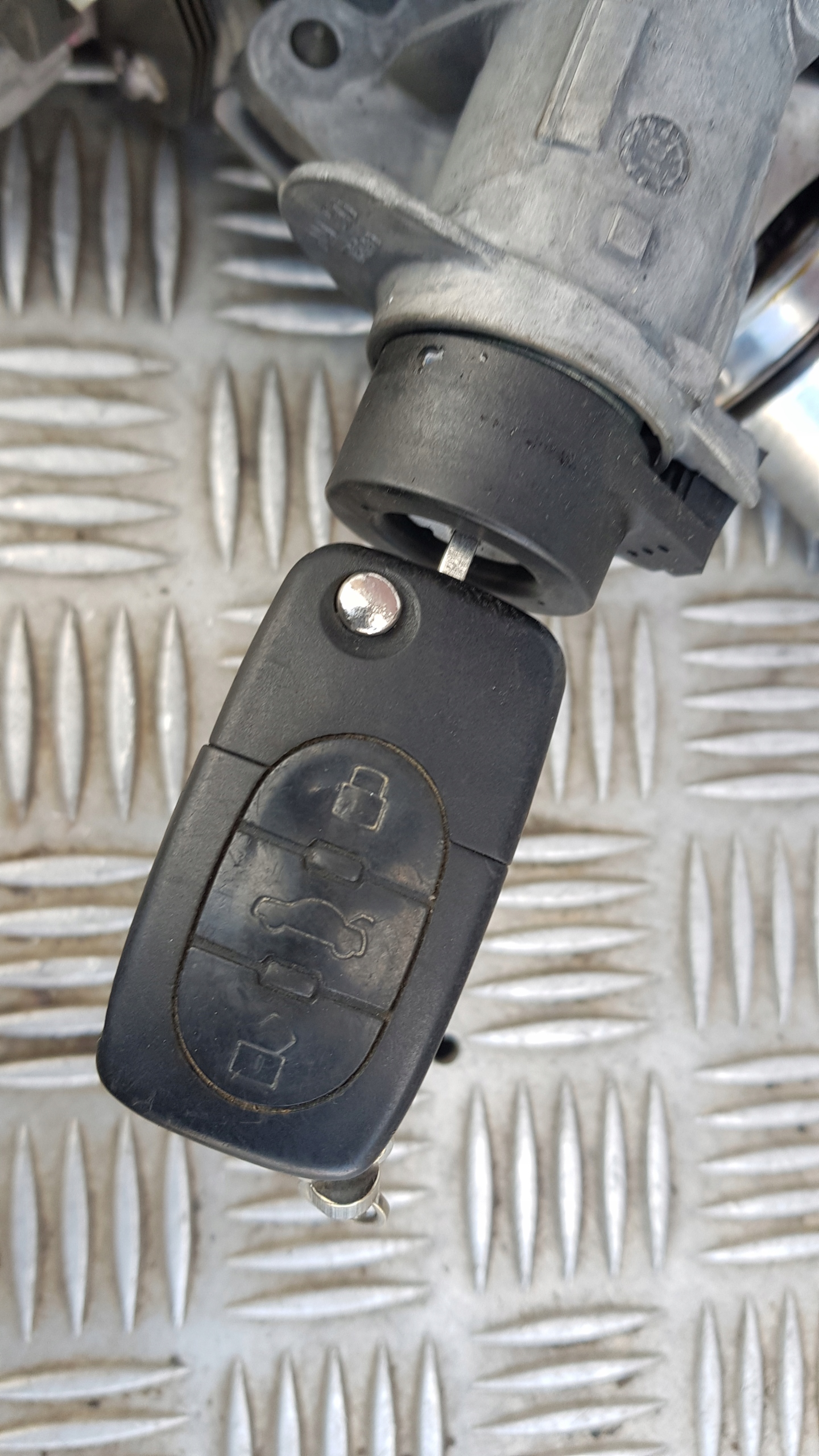 AUDI A4 B6 1.9 TDI steering rod ignition key