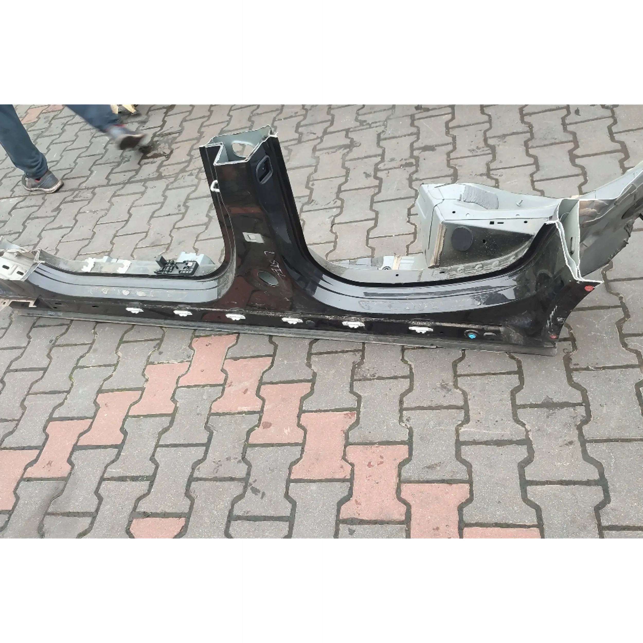 Alfa Romeo Stelvio 2021 threshold pillar left