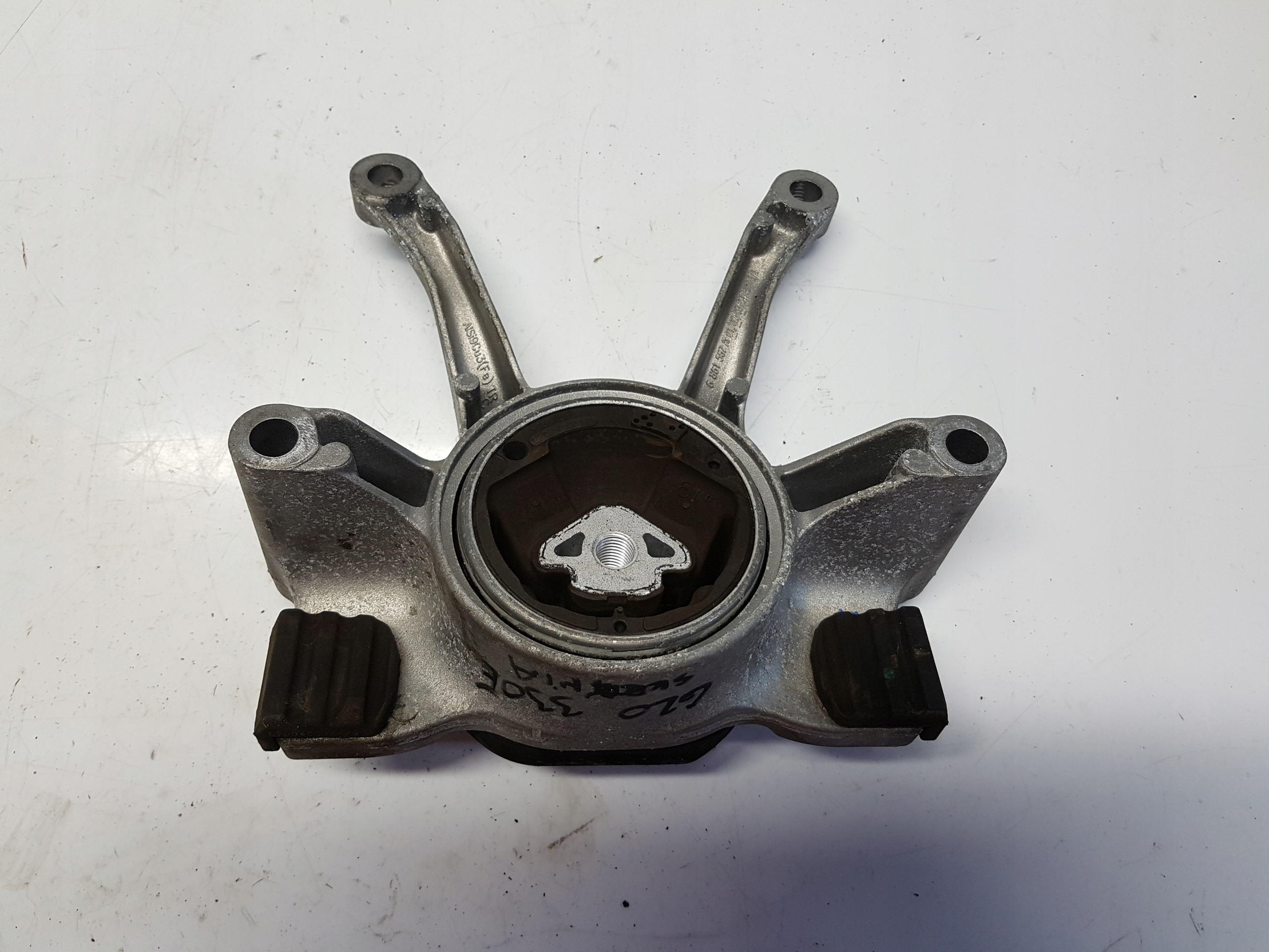 BMW G20 330e holder gearbox mounting 6861567