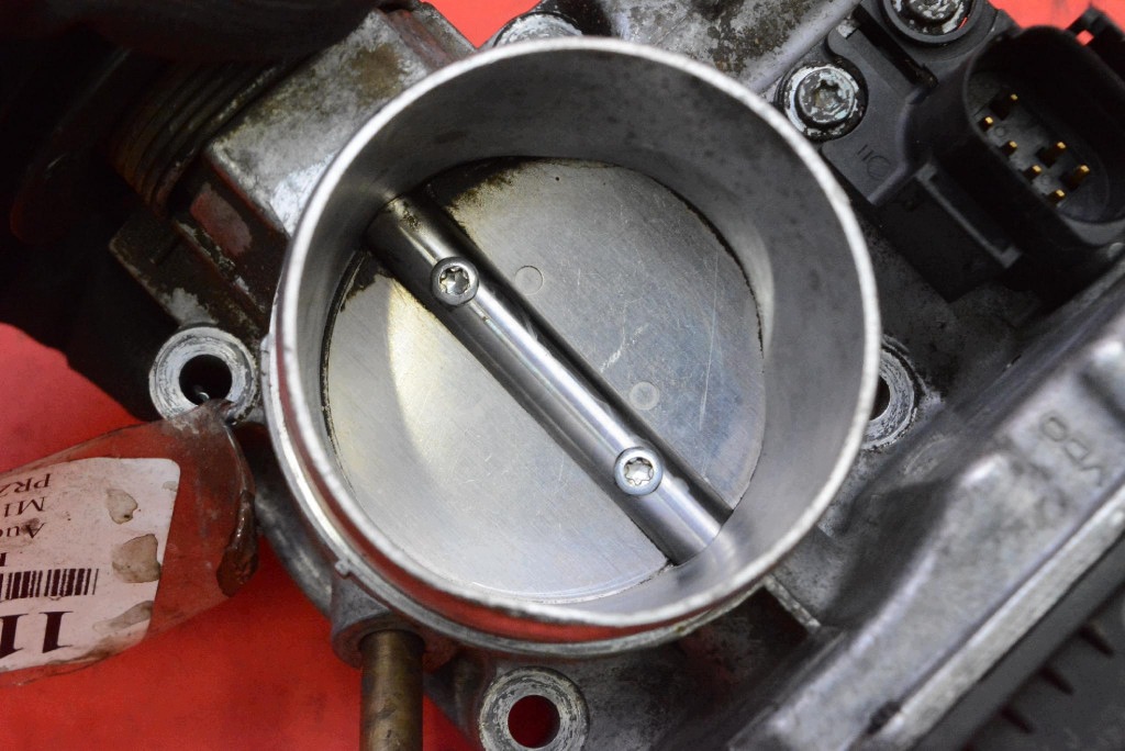 Valvola a farfalla 06A133064J AUDI A3 8L 1.6 8V 101 KM 96-00