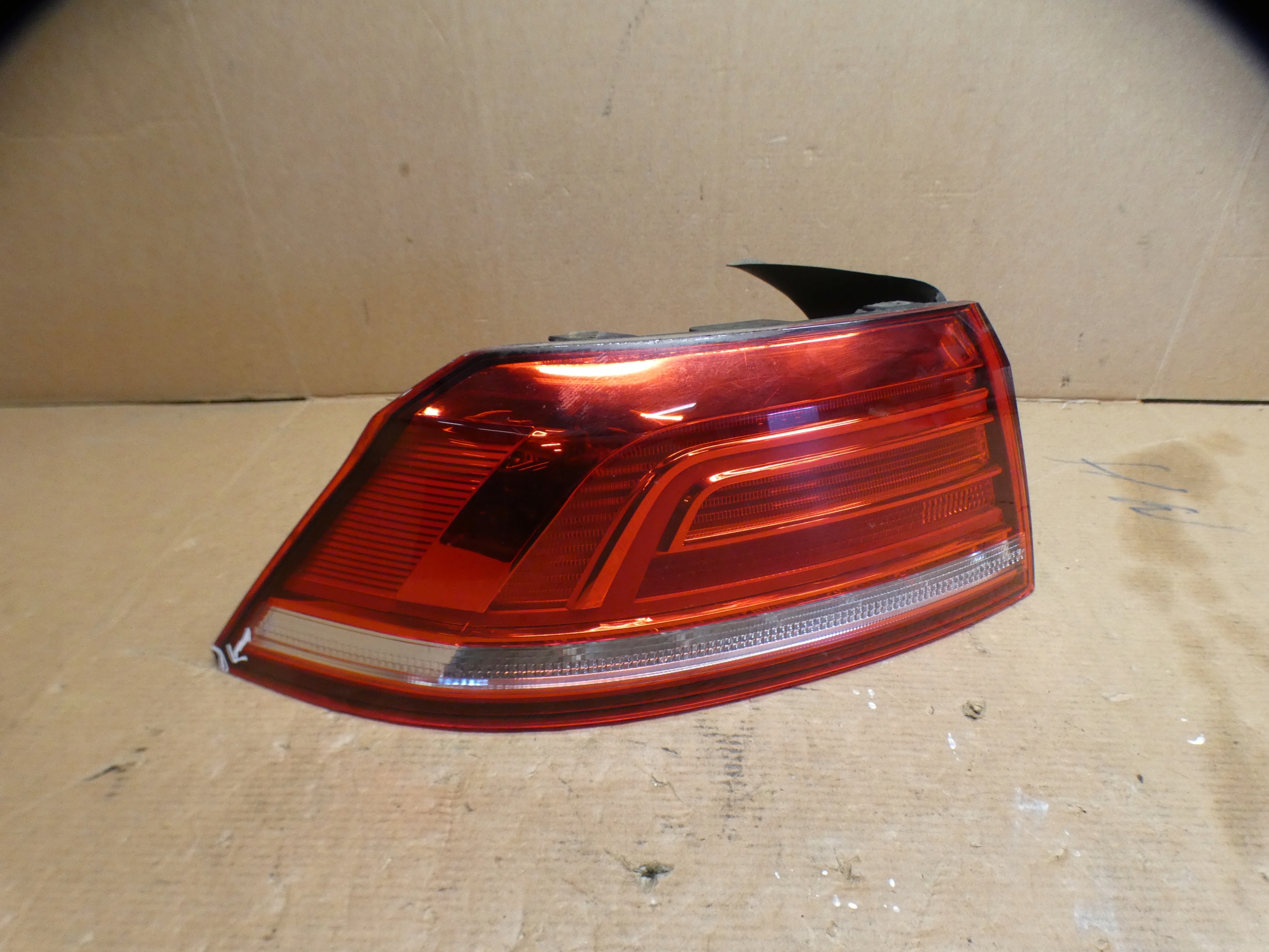 VW PASSAT B8 sedan light left rear part LED 3G5945311