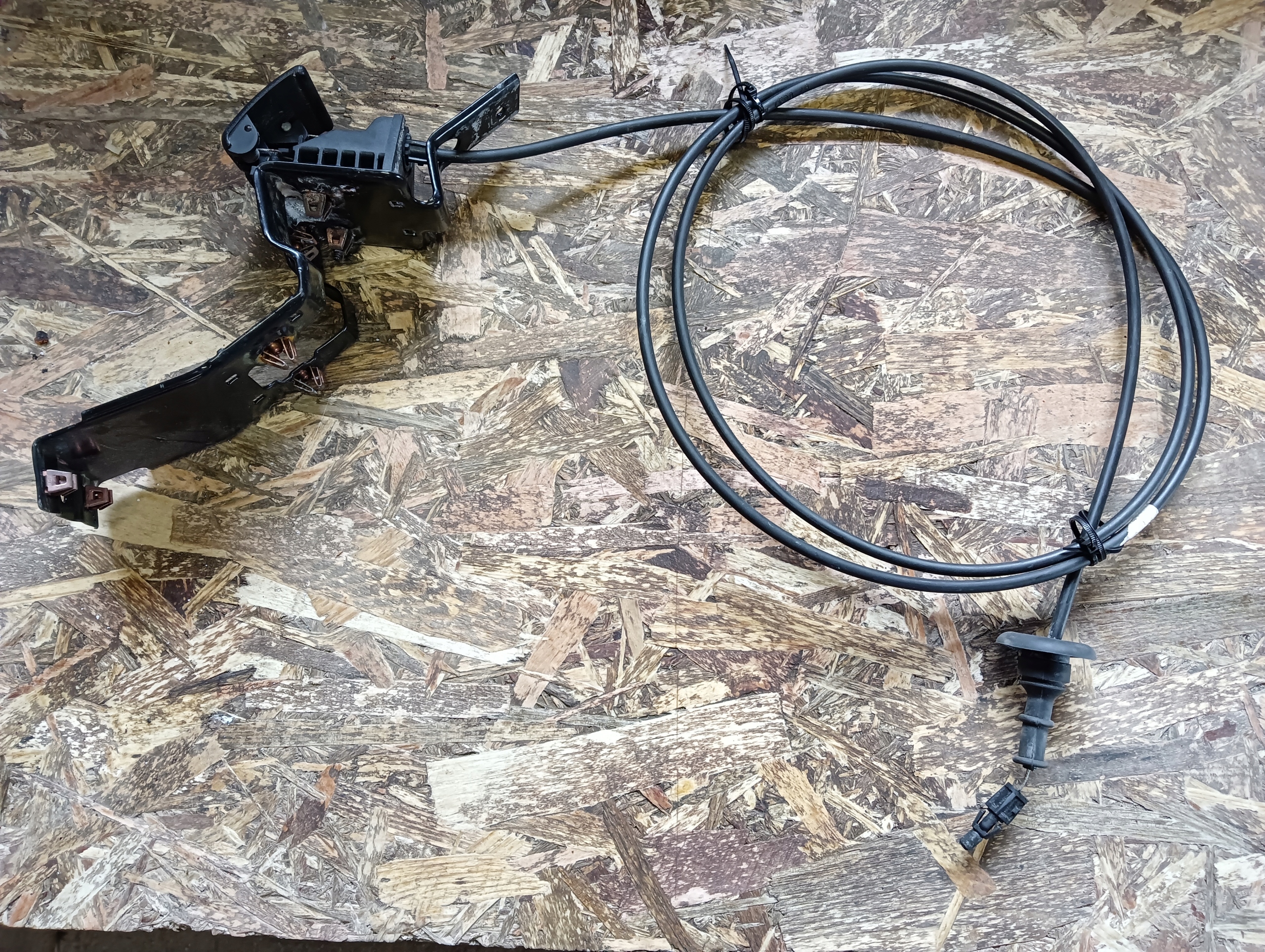 CADILLAC CTS II ТРОС ТРОС КАПОТ 2008-2014