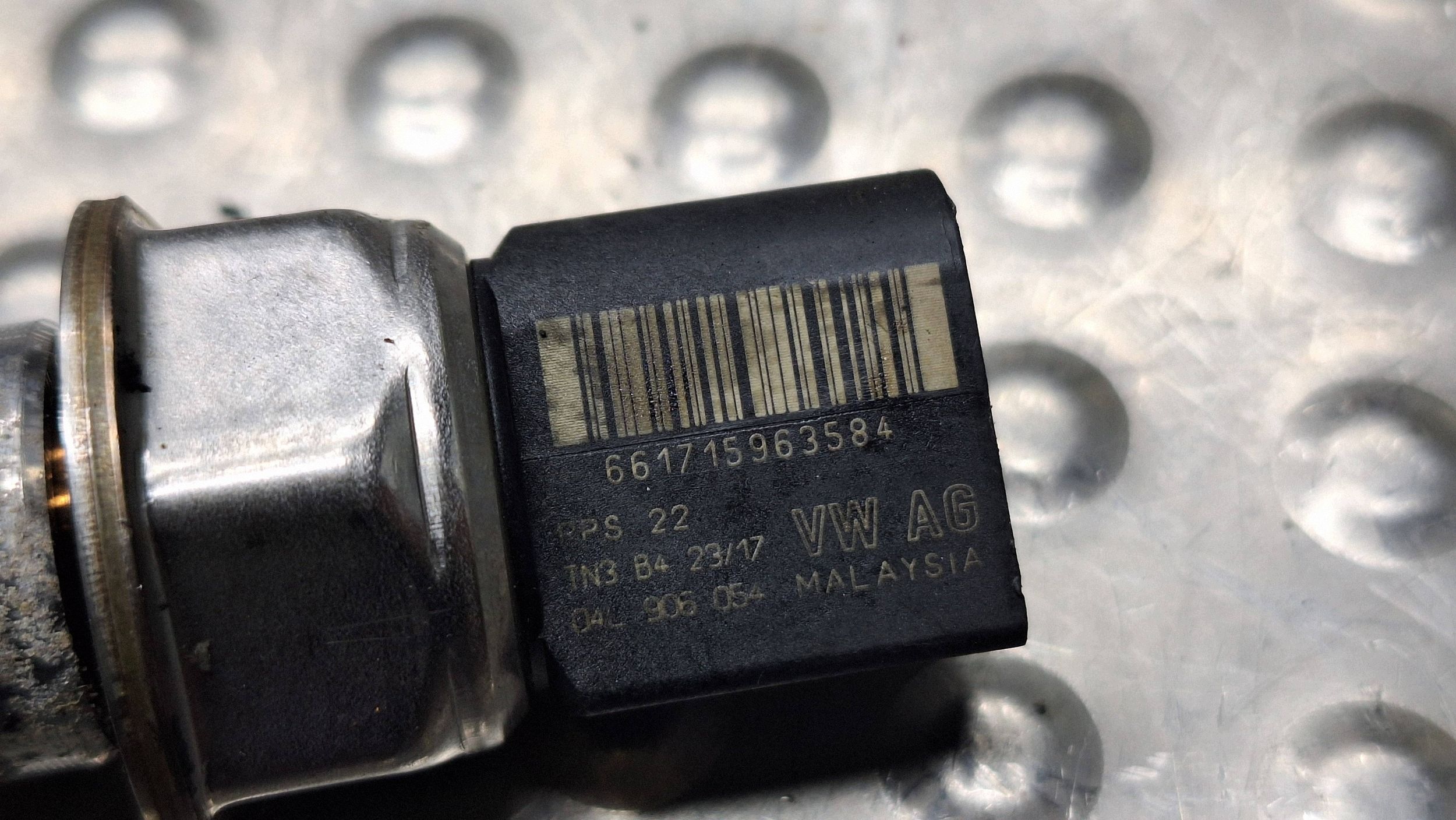 injection ramp sensor 04L089G OCTAVIA III LEON III GOLF VII A3 8V 2.0TDI