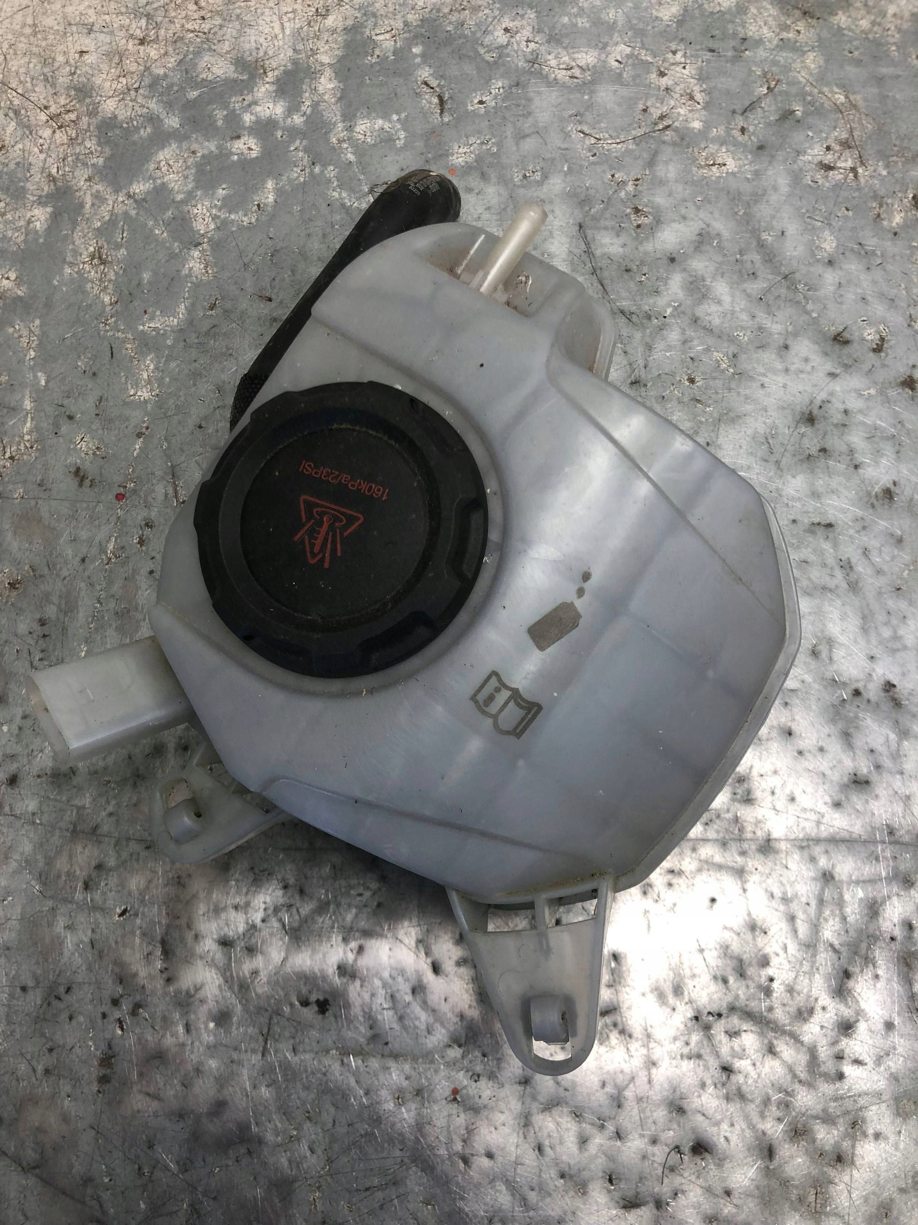 water tank AUDI A1 2Q0121407D