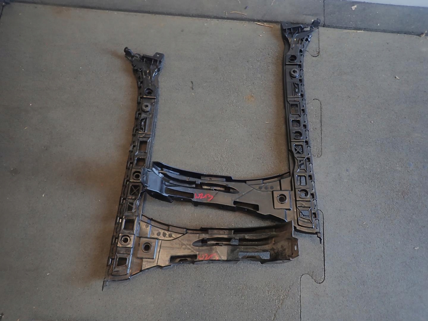 bumper bracket right rear part MERCEDES E-KLASA W213