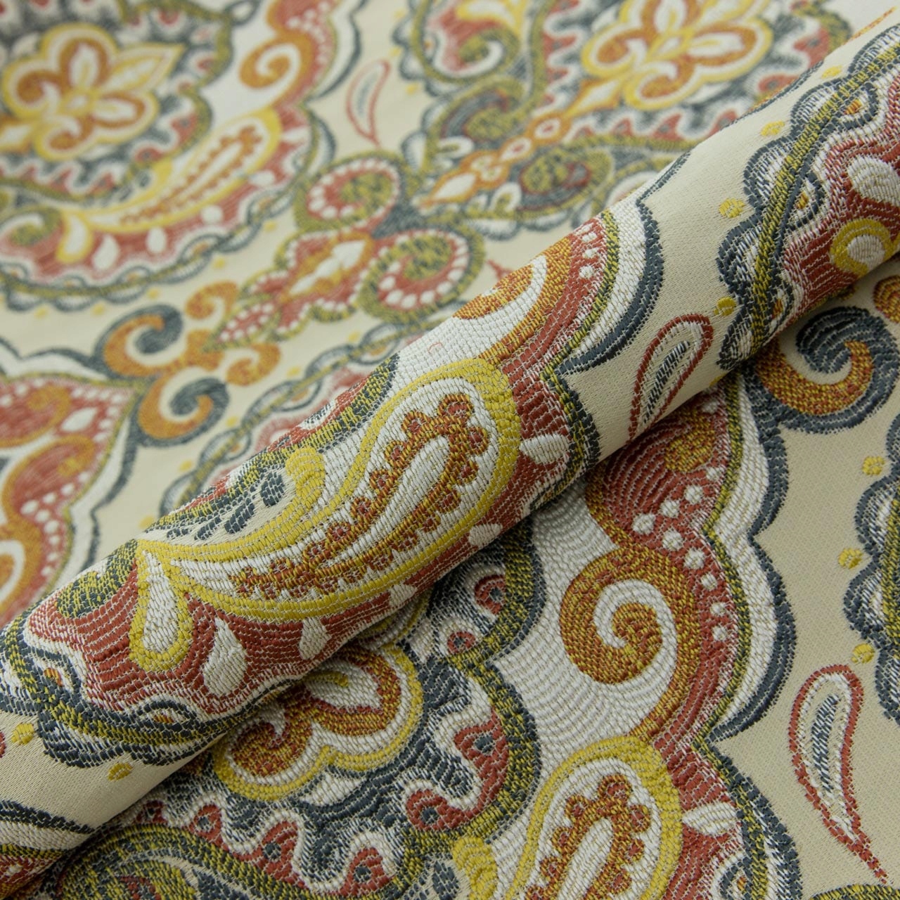 

1 Metr Tkanina Obiciowa żakard Bombaj 564