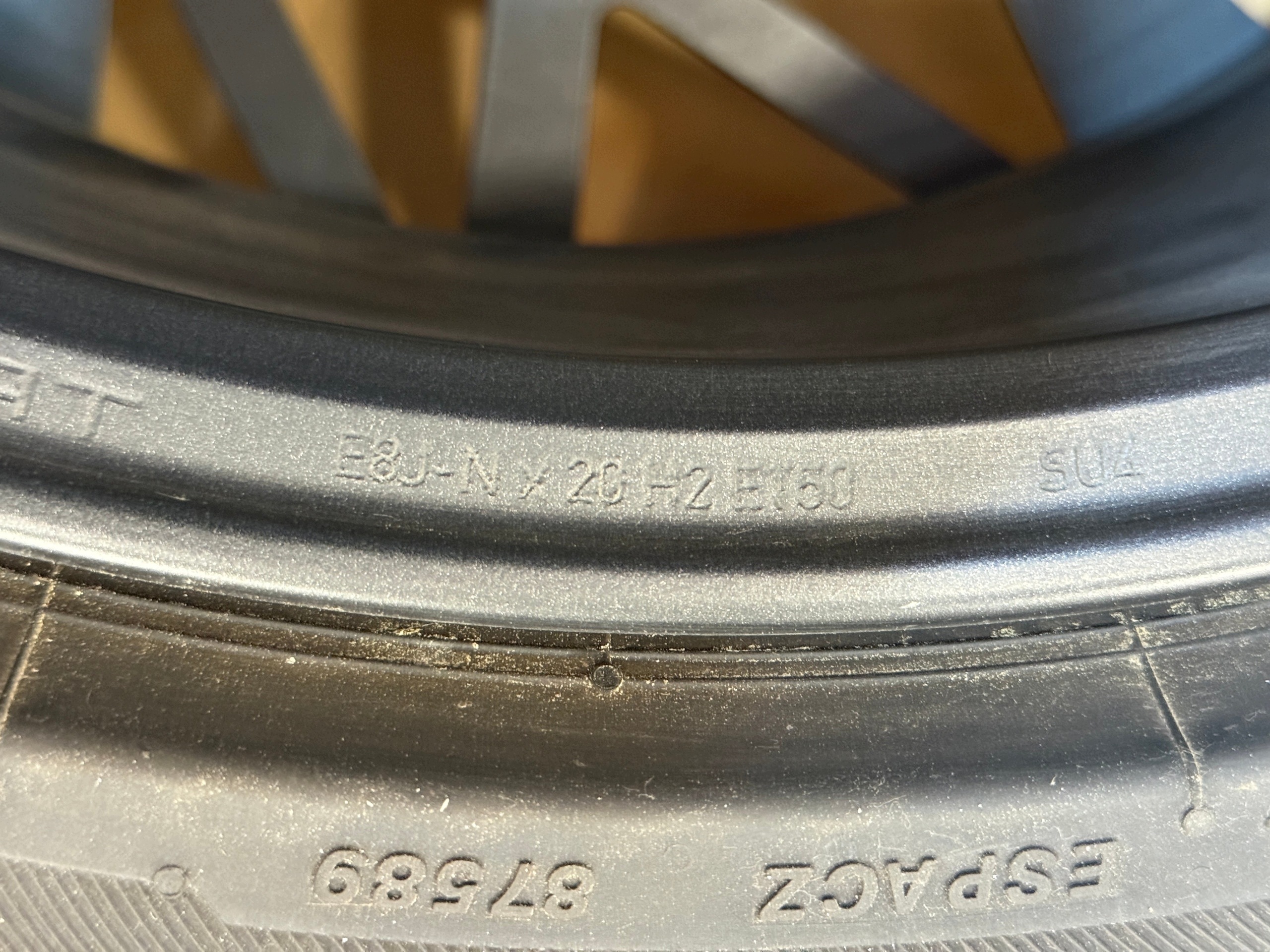 CUPRA BORN wheels discs 235/40R20 BRIDGESTONE