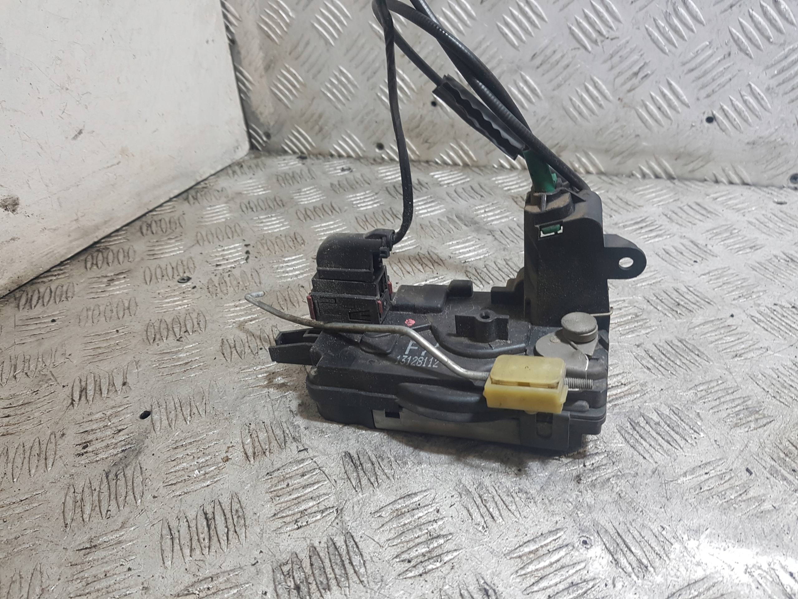 lock door CENTRALNY right front OPEL ASTRA H 5 PIN 13128112