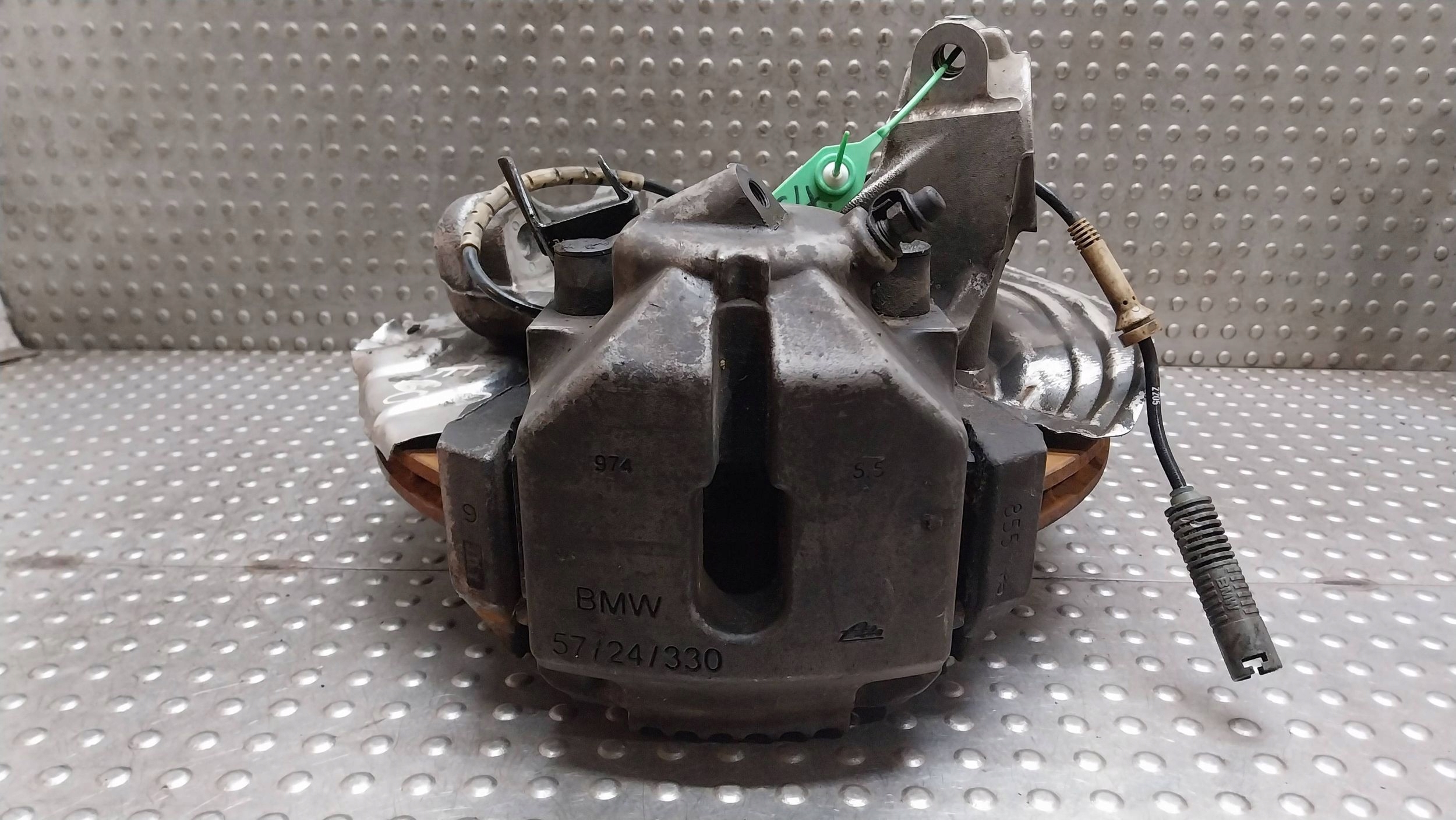 swing of the pivot caliper right front 6764444 BMW E90 E91 E92 E93 E81 E82 E87